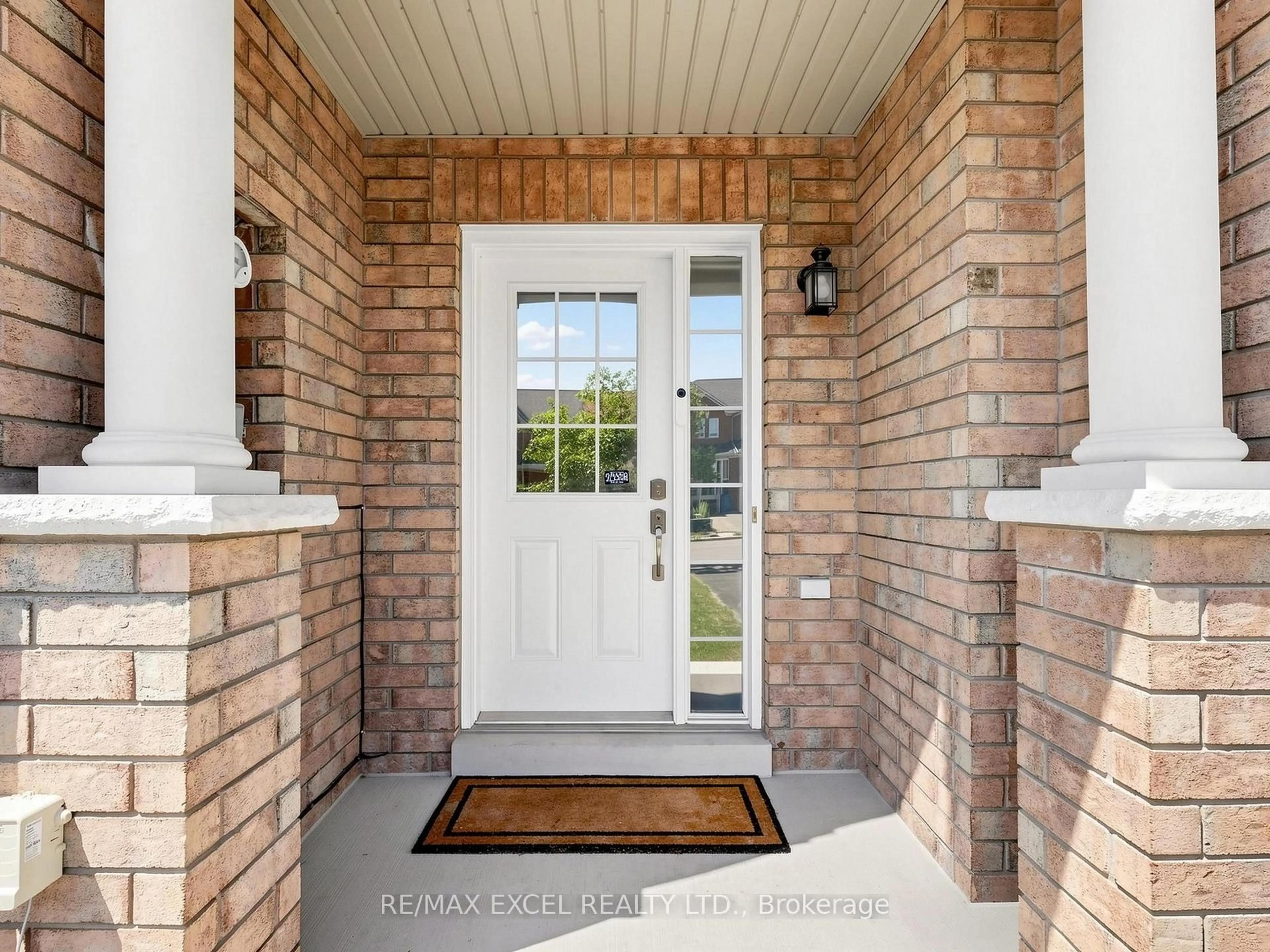 Indoor entryway for 6 Barr Cres, Aurora Ontario L4G 0B8