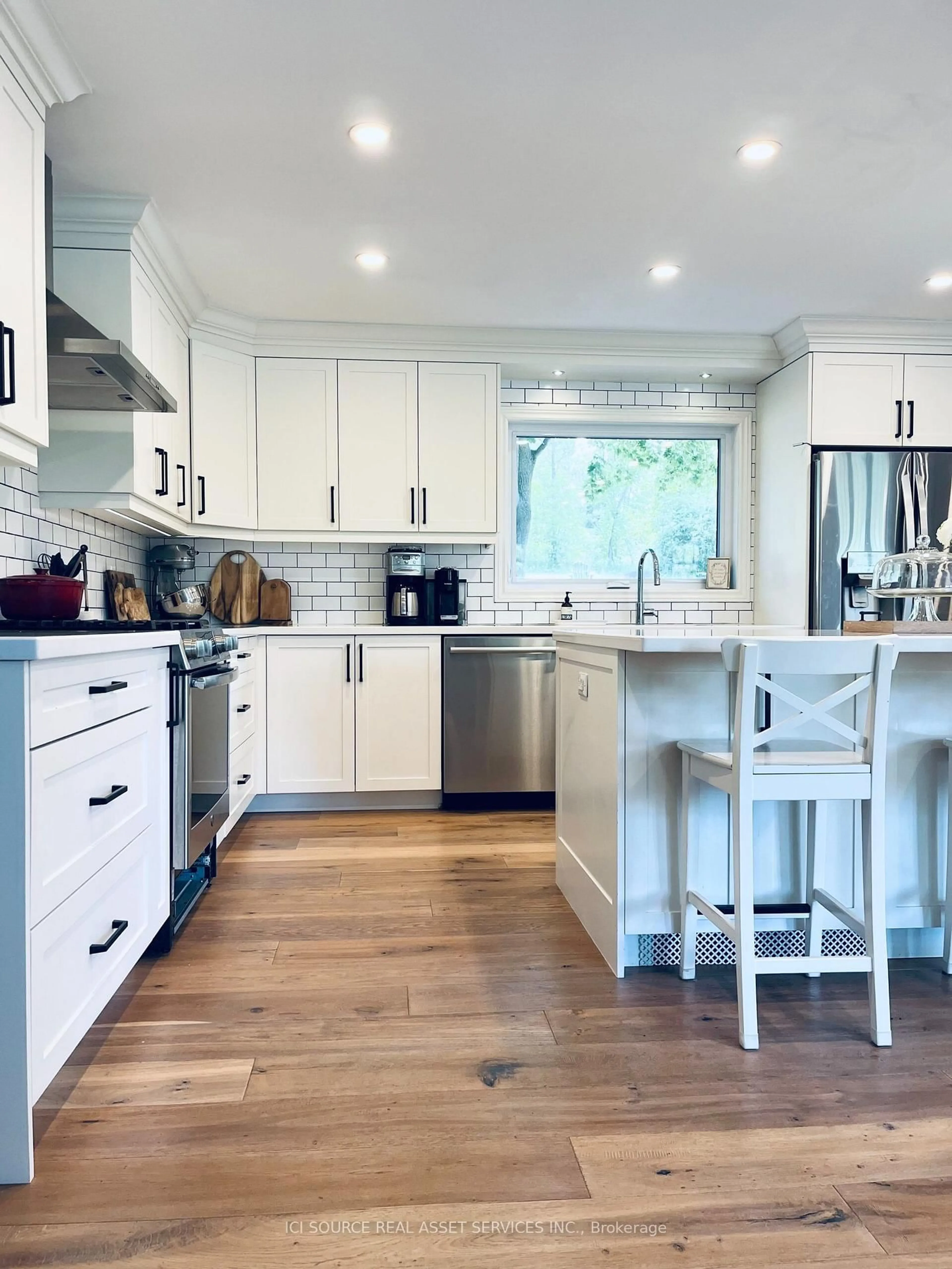 Open concept kitchen, unknown for 689 Ravenshoe Rd, Uxbridge Ontario L9P 1R2