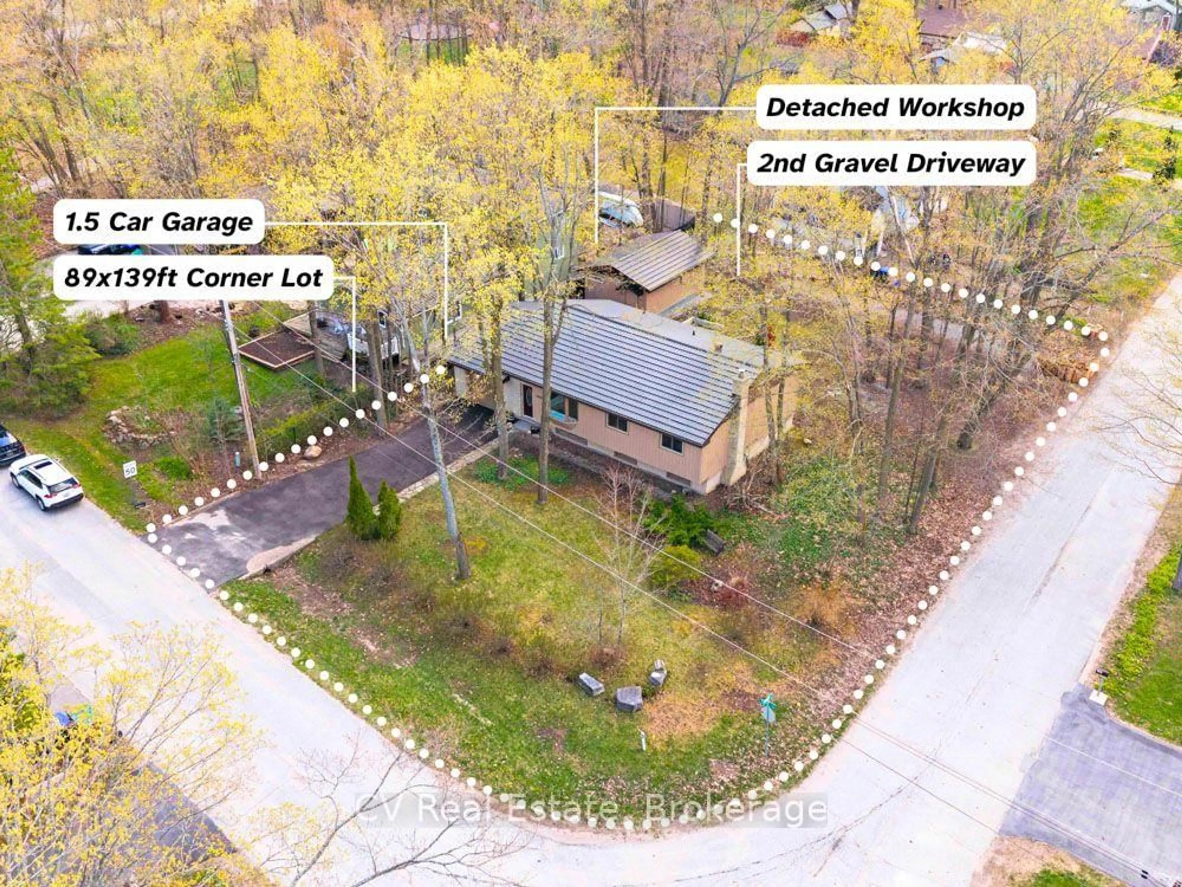 A pic from outside/outdoor area/front of a property/back of a property/a pic from drone, street for 3866 Dixon Rd, Innisfil Ontario L9S 2R9