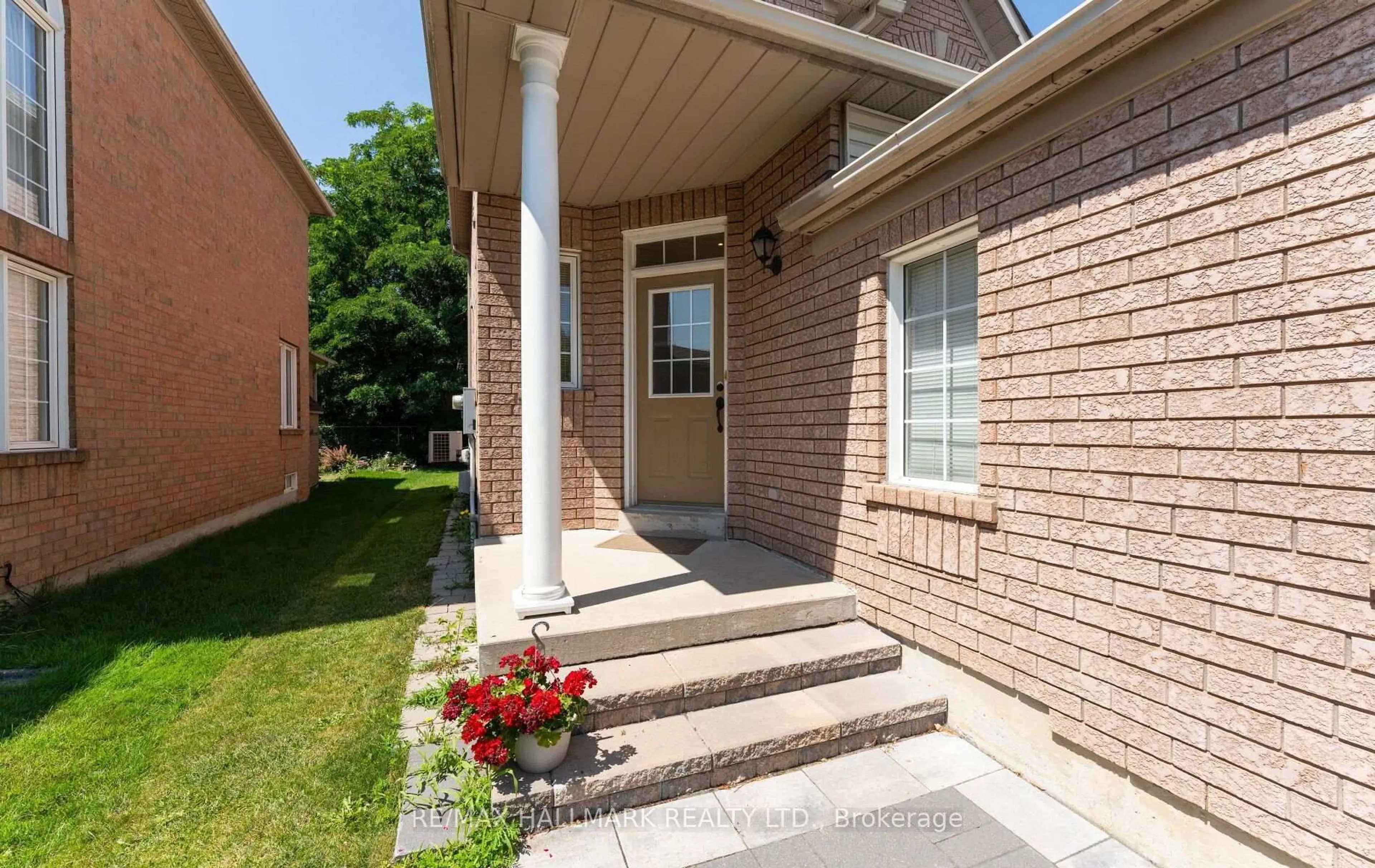 Home with brick exterior material, street for 17 Rushingbrook Dr, Richmond Hill Ontario L4S 1W6