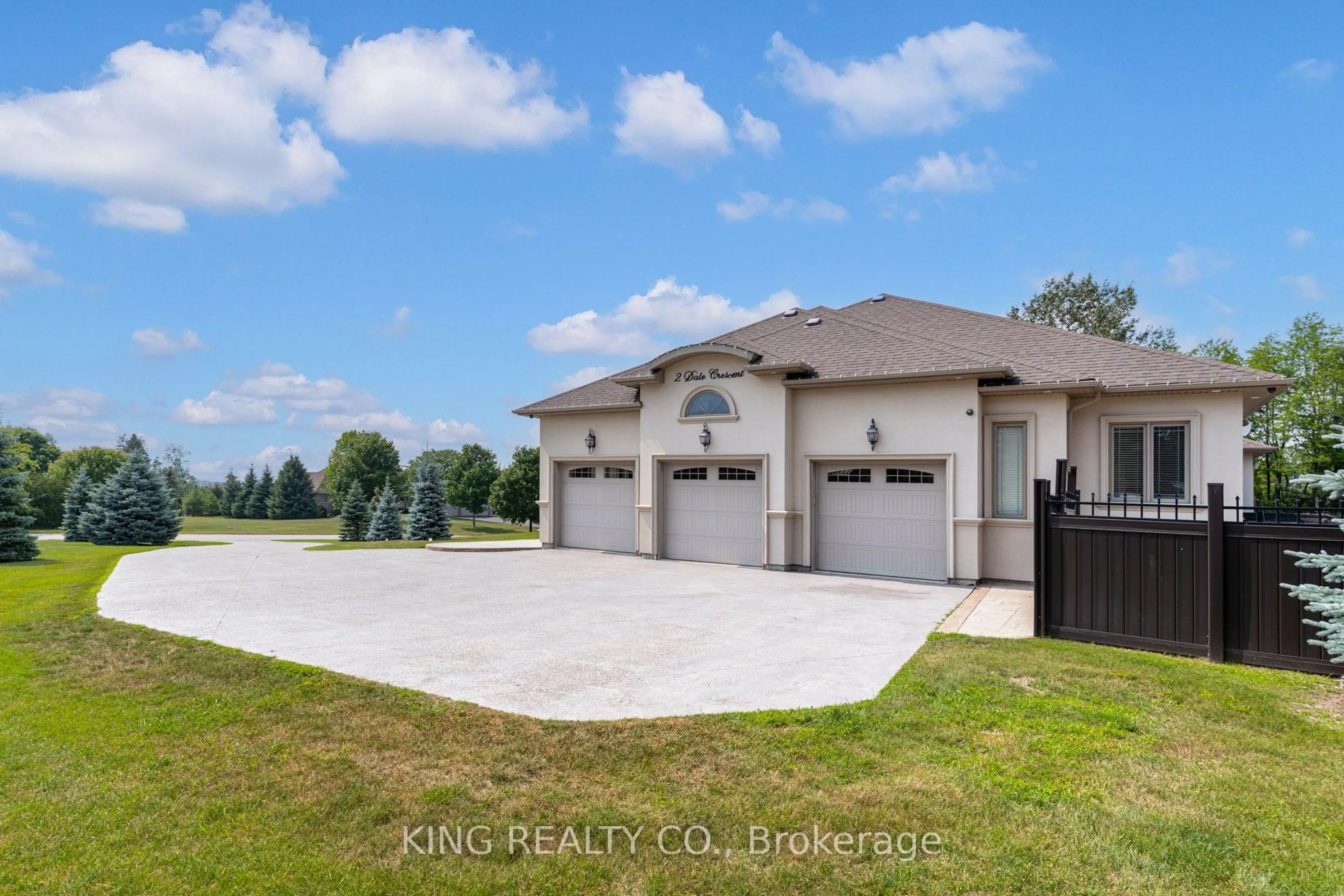 A pic from outside/outdoor area/front of a property/back of a property/a pic from drone, water/lake/river/ocean view for 2 Dale Cres, Bradford West Gwillimbury Ontario L0L 1L0