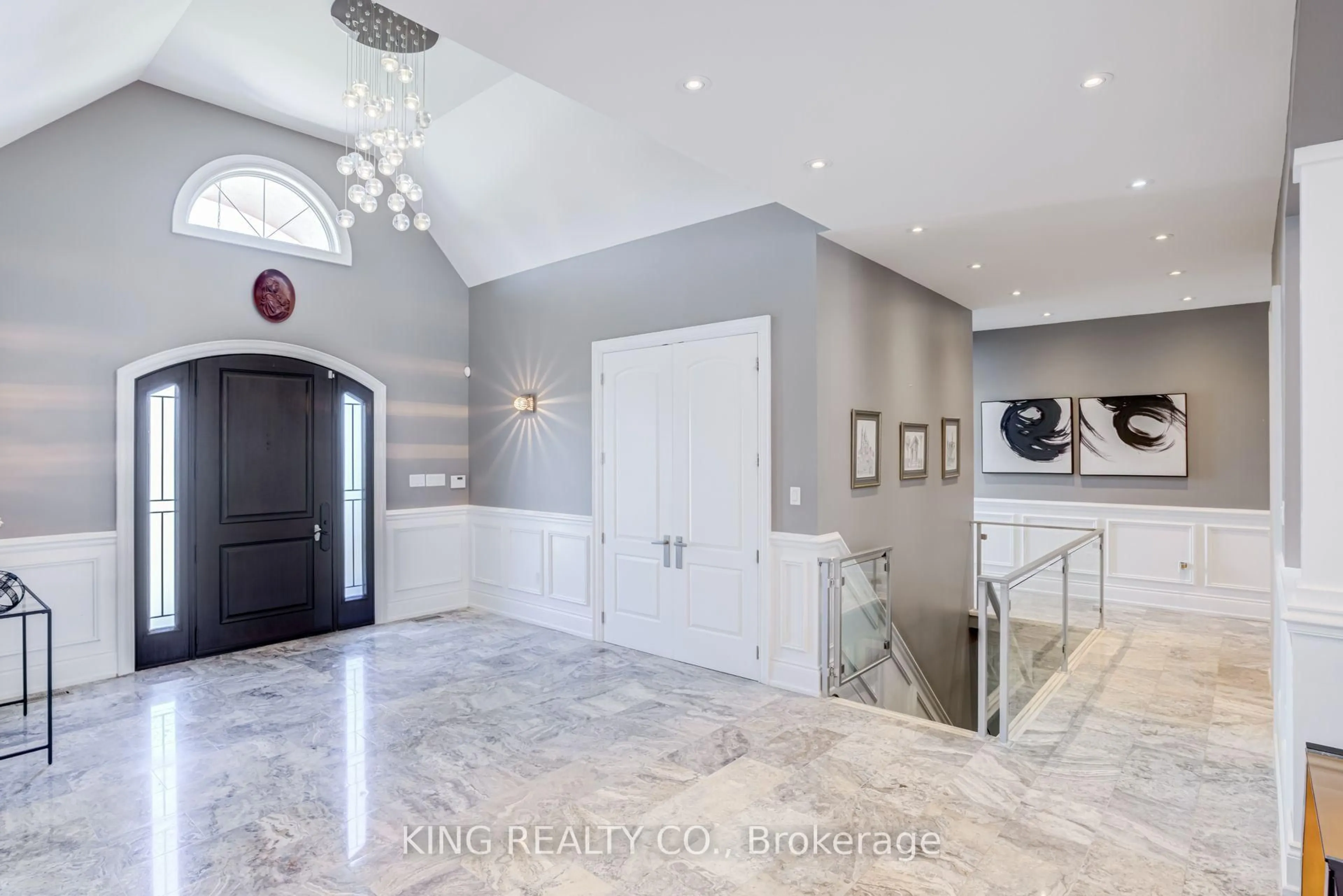 Indoor foyer for 2 Dale Cres, Bradford West Gwillimbury Ontario L0L 1L0