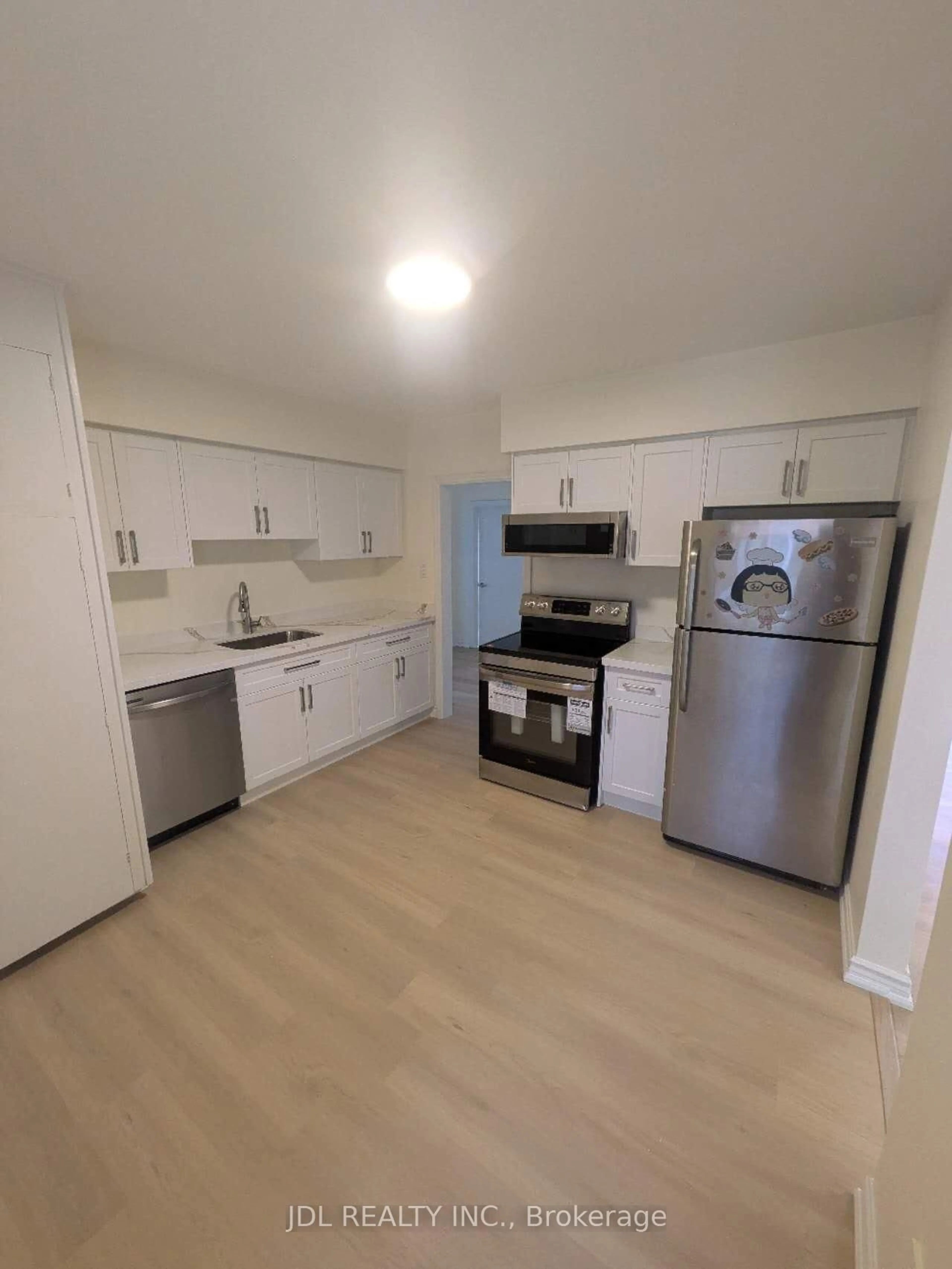 Standard kitchen, unknown for 7900 Yonge St, Innisfil Ontario L9S 1A8