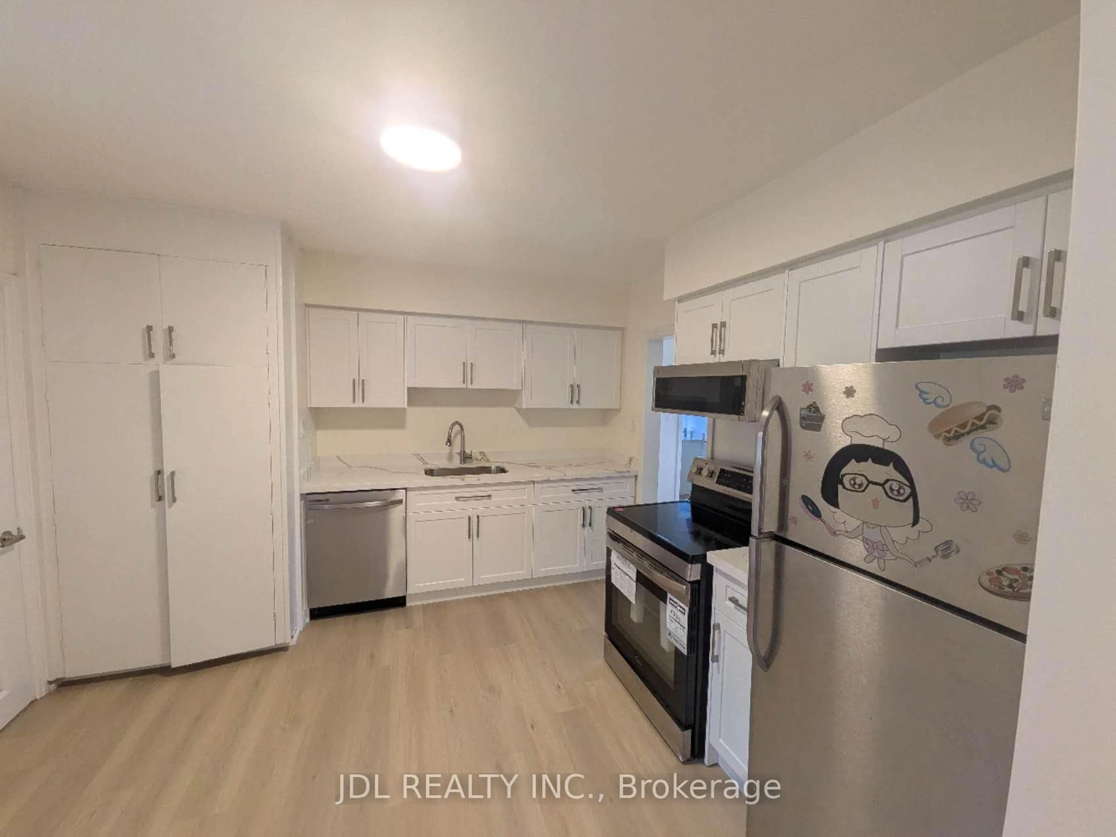 Kitchen with laundary machines, unknown for 7900 Yonge St, Innisfil Ontario L9S 1A8