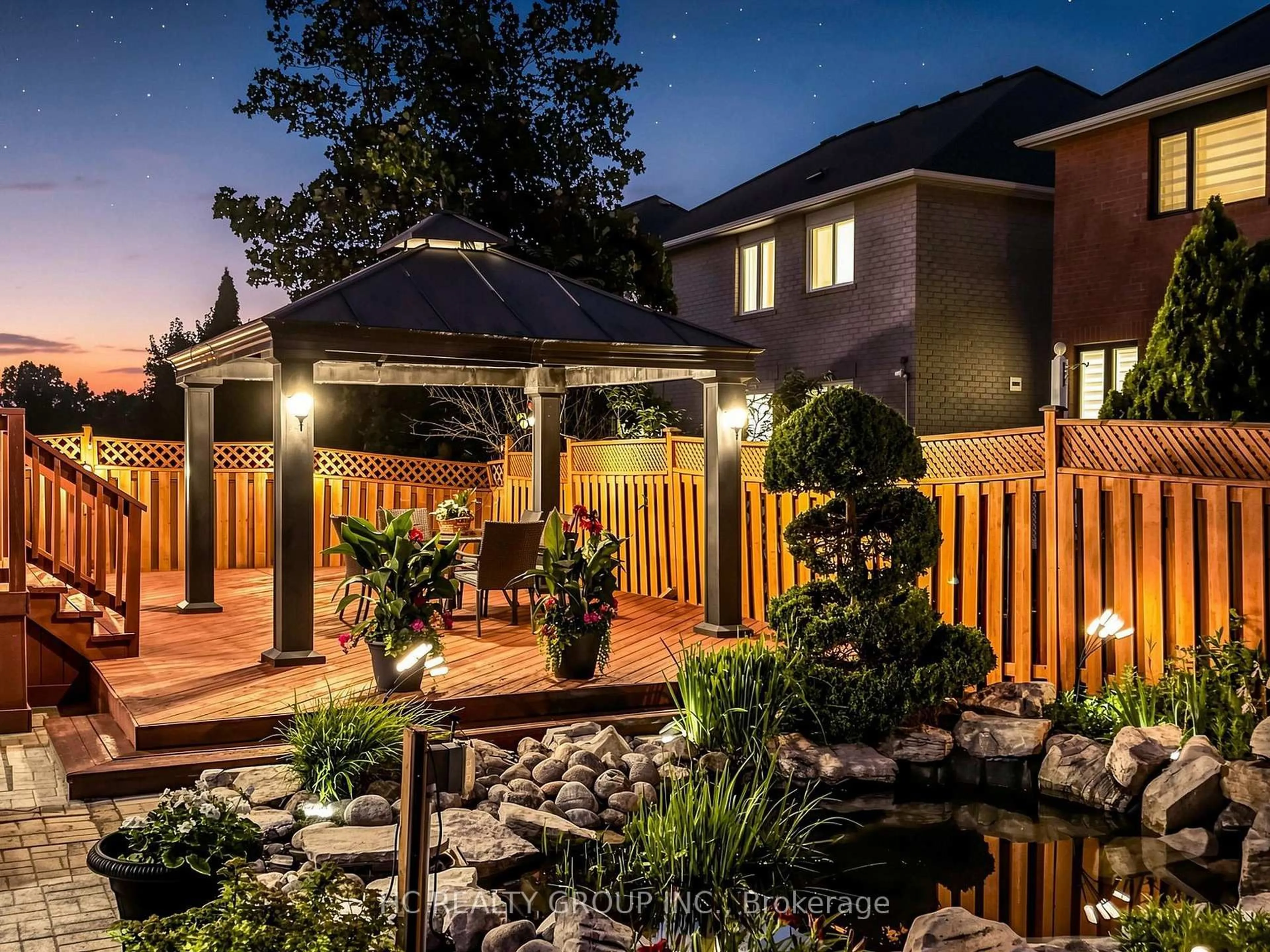 Patio, street for 18 Saxony Dr, Markham Ontario L6C 2B5