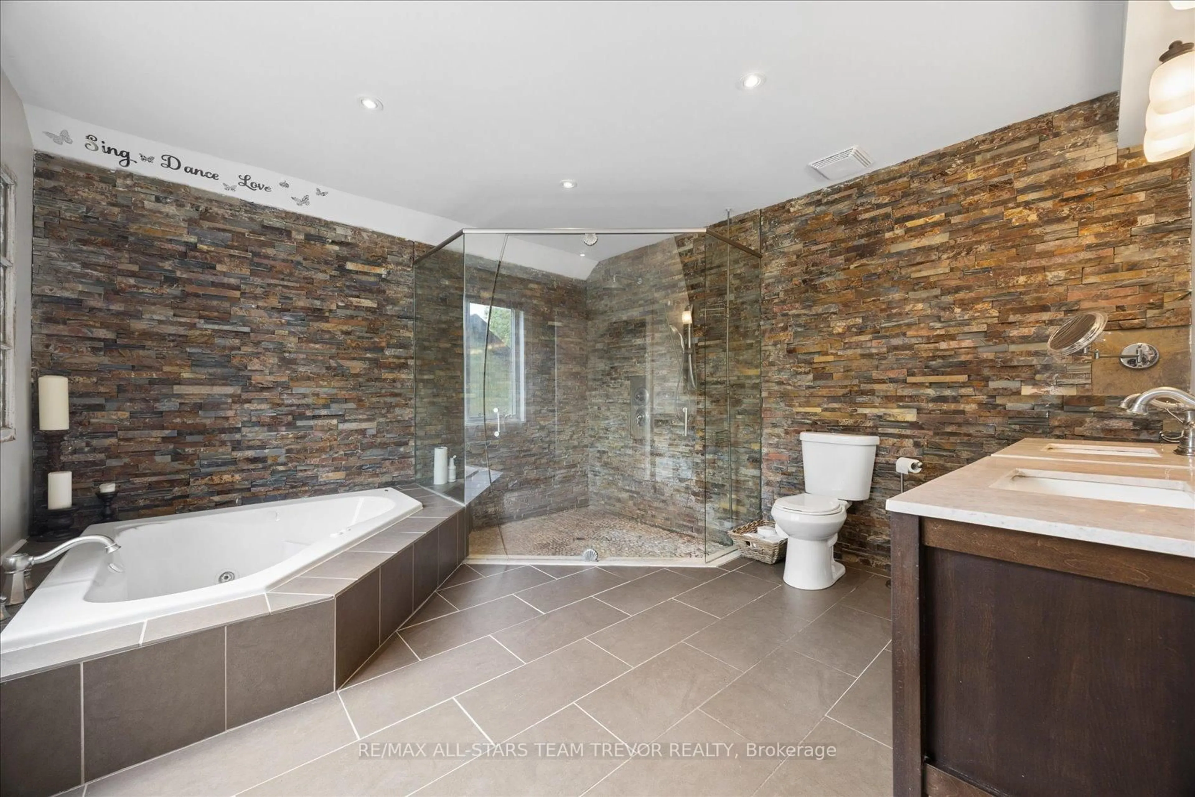 Contemporary bathroom, ceramic/tile floor for 314 Glenwoods Ave, Georgina Ontario L4P 0A6