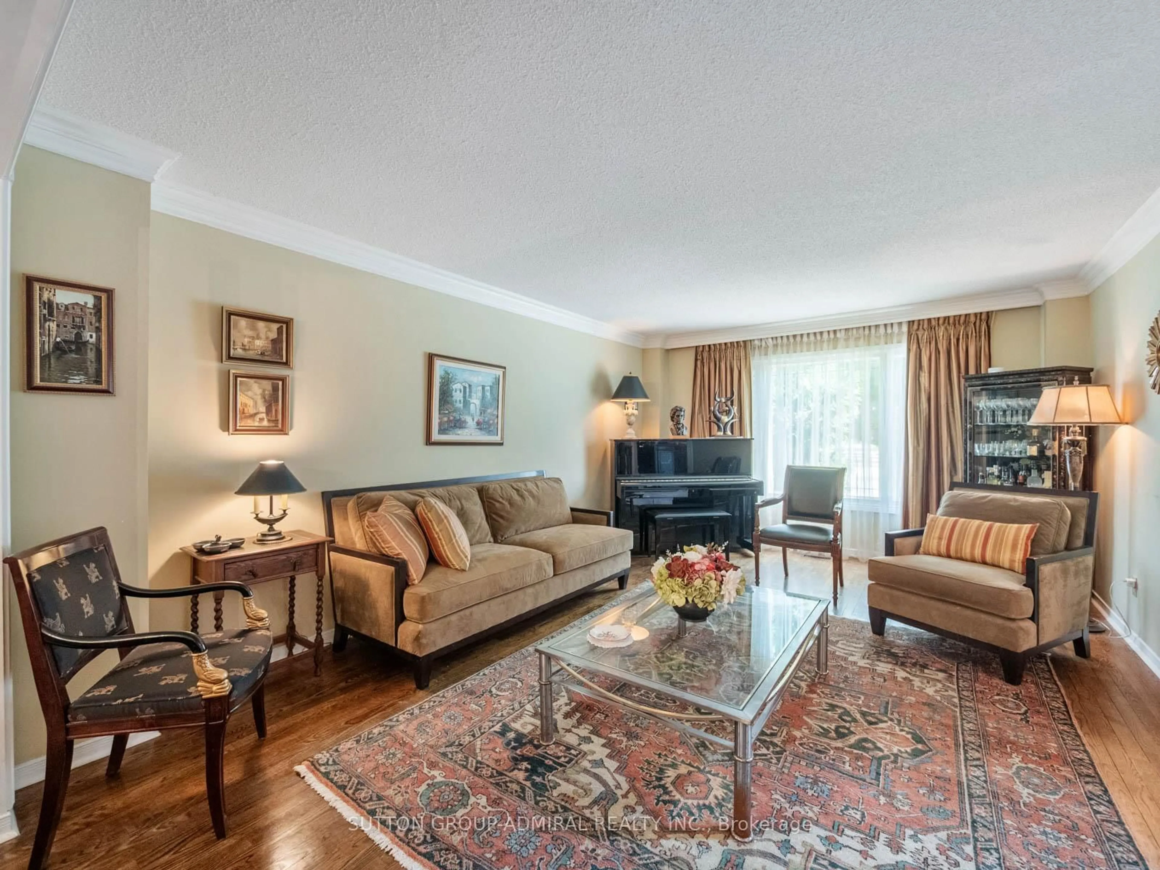 Living room with furniture, unknown for 49 Miriam Cres, Richmond Hill Ontario L4B 2P8