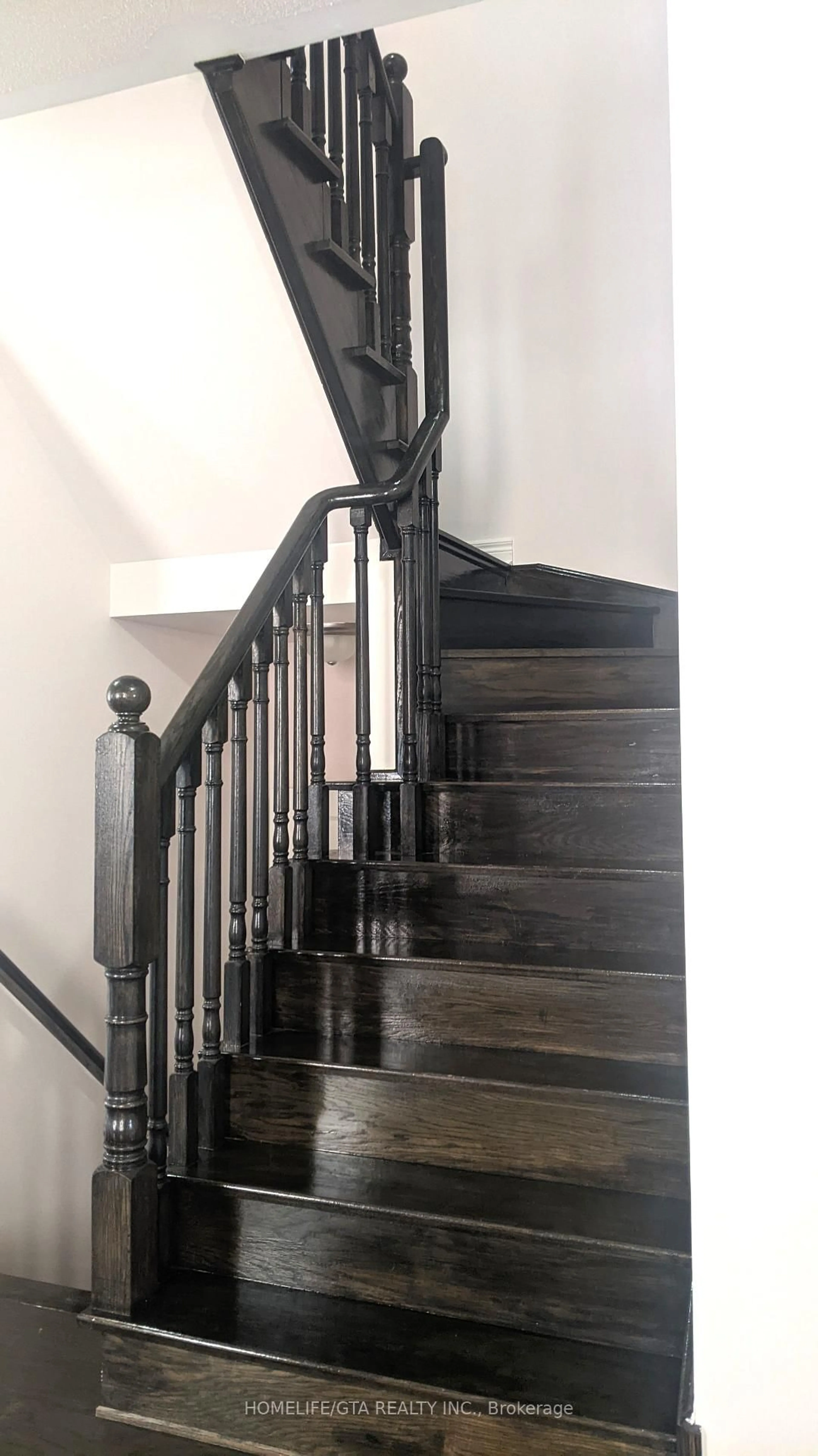 Stairs for 19 Owens Rd, New Tecumseth Ontario L9R 0T3
