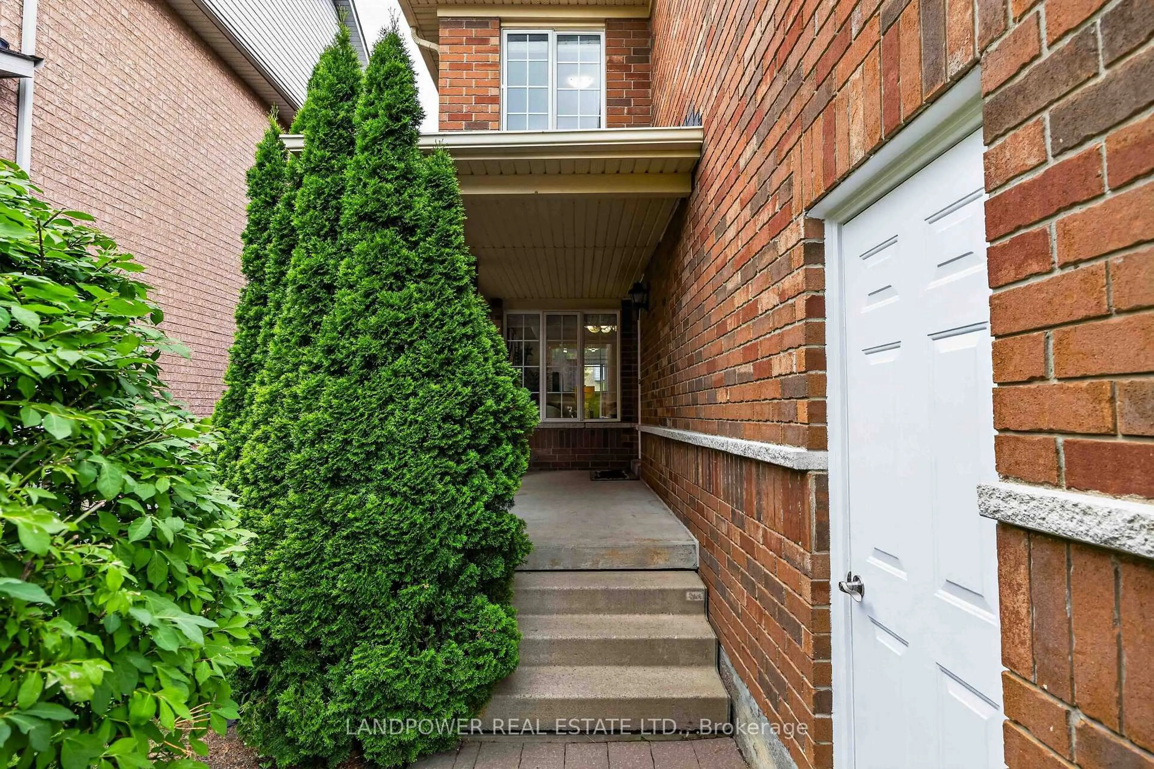 Unknown for 126 Rideau Dr, Richmond Hill Ontario L4B 4P2