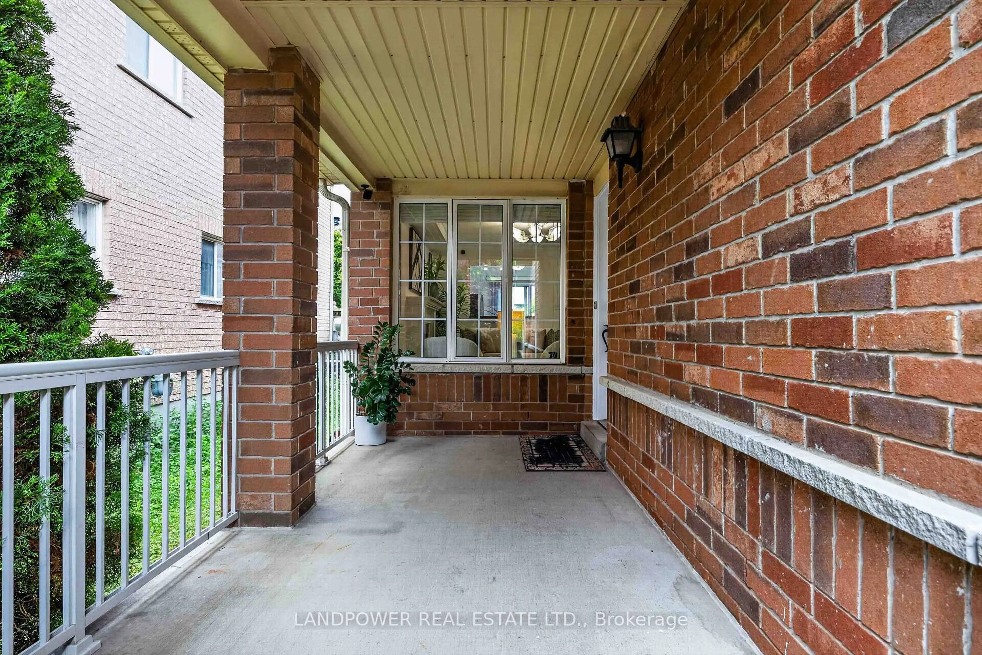 Unknown for 126 Rideau Dr, Richmond Hill Ontario L4B 4P2