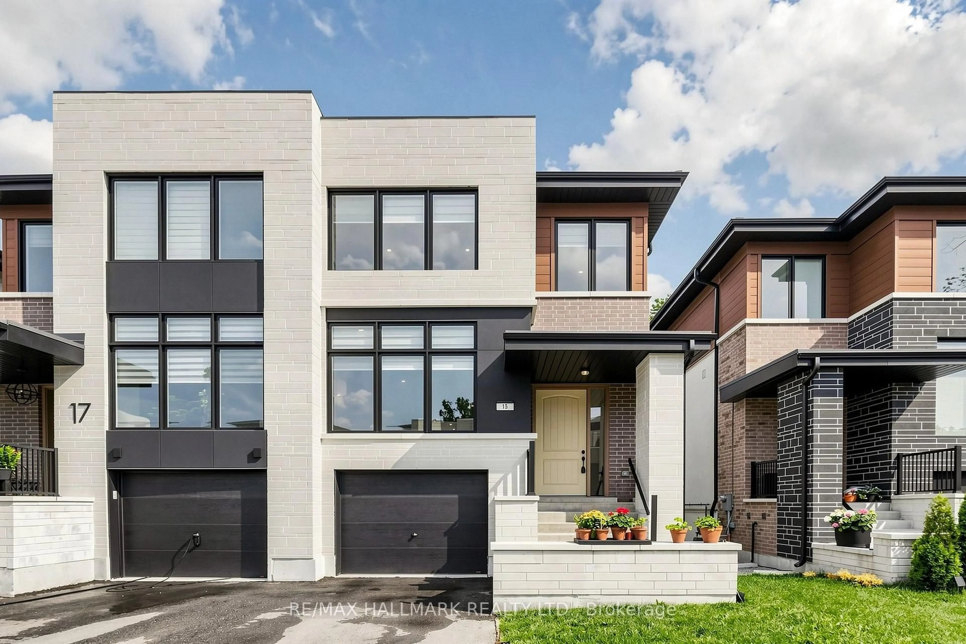 Home with brick exterior material, street for 15 Direzze Crt, Richmond Hill Ontario L4C 5T8