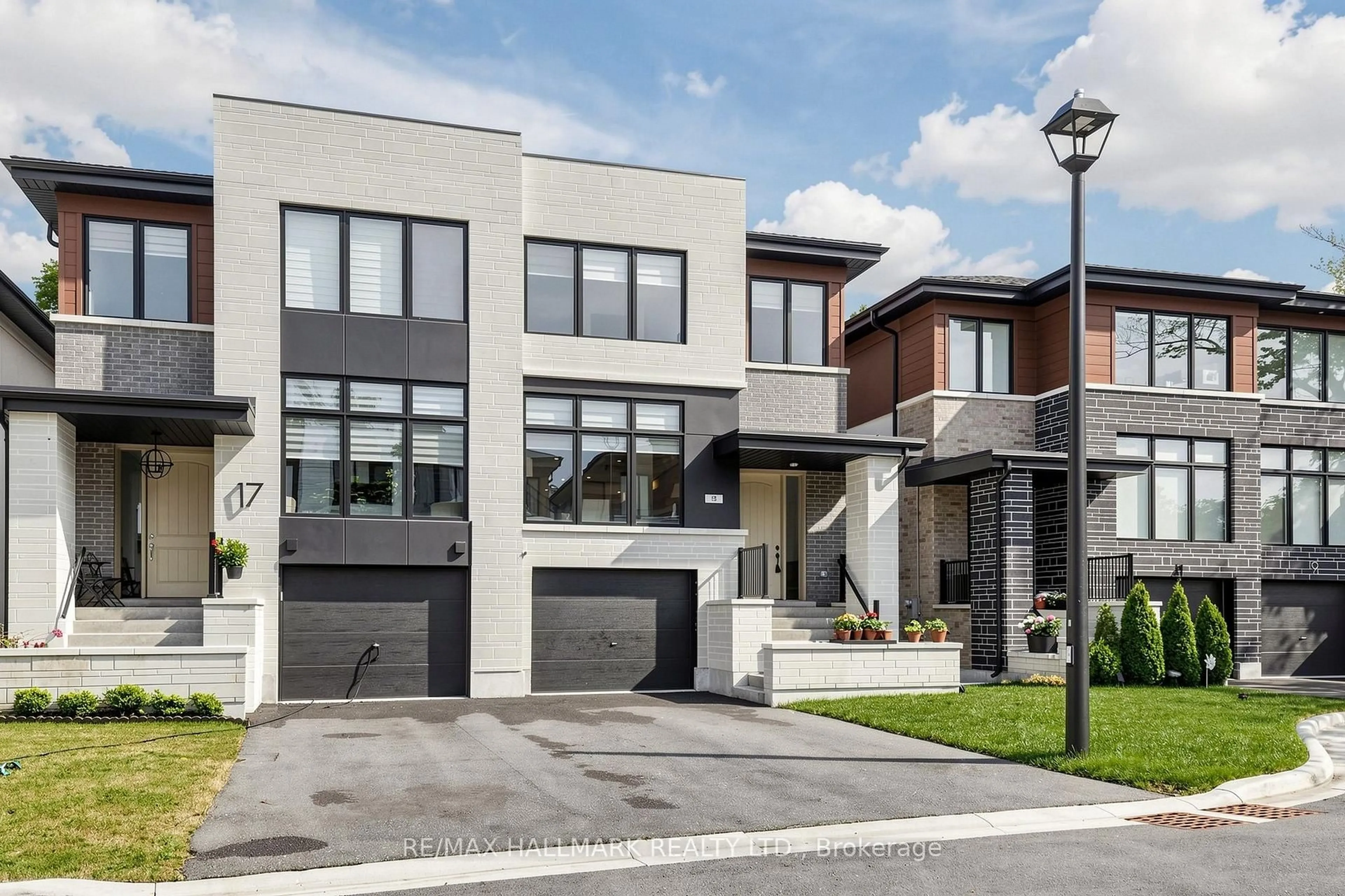Home with brick exterior material, street for 15 Direzze Crt, Richmond Hill Ontario L4C 5T8
