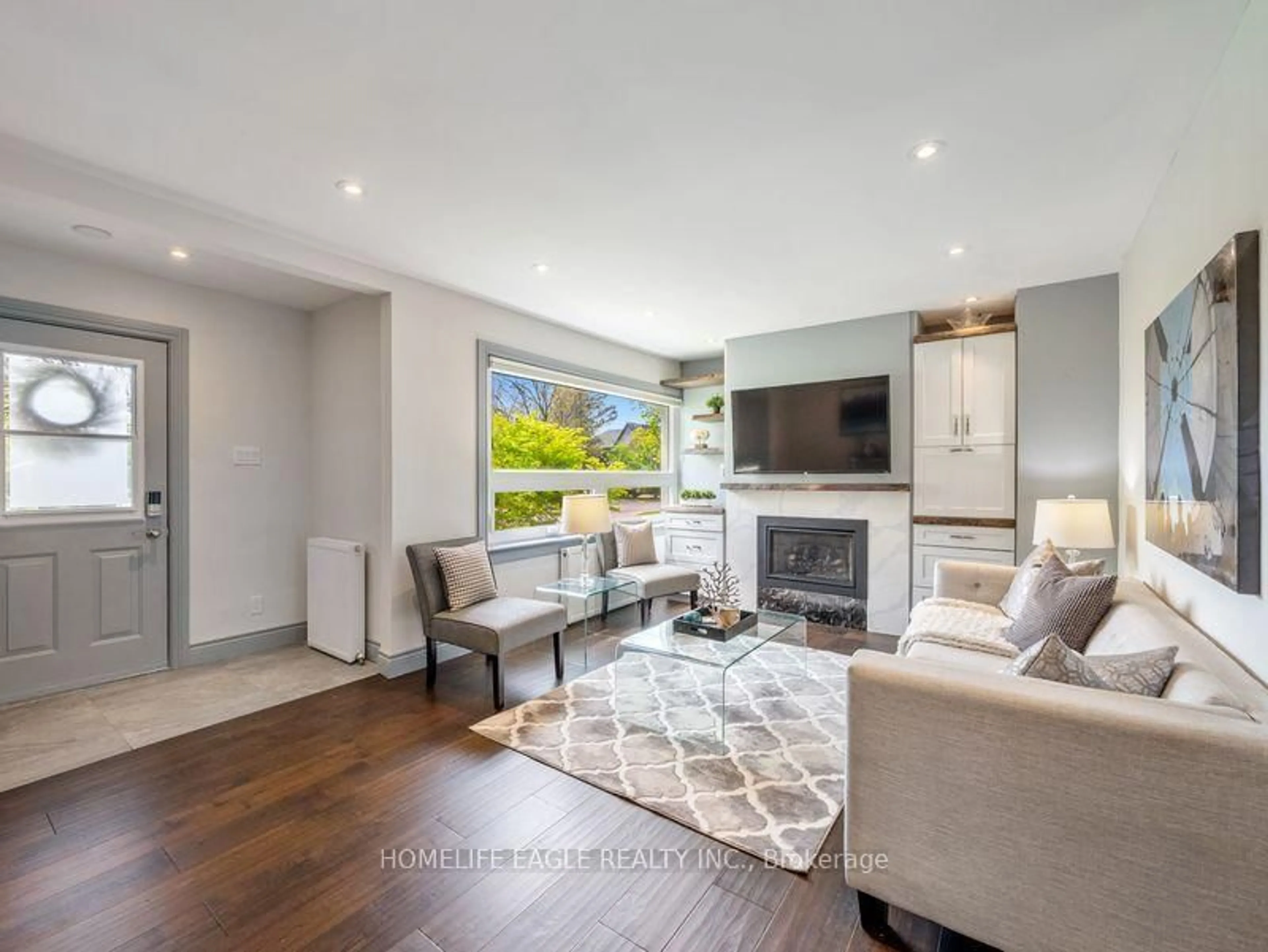 Living room with furniture, unknown for 261 Richmond St, Richmond Hill Ontario L4C 3Y9