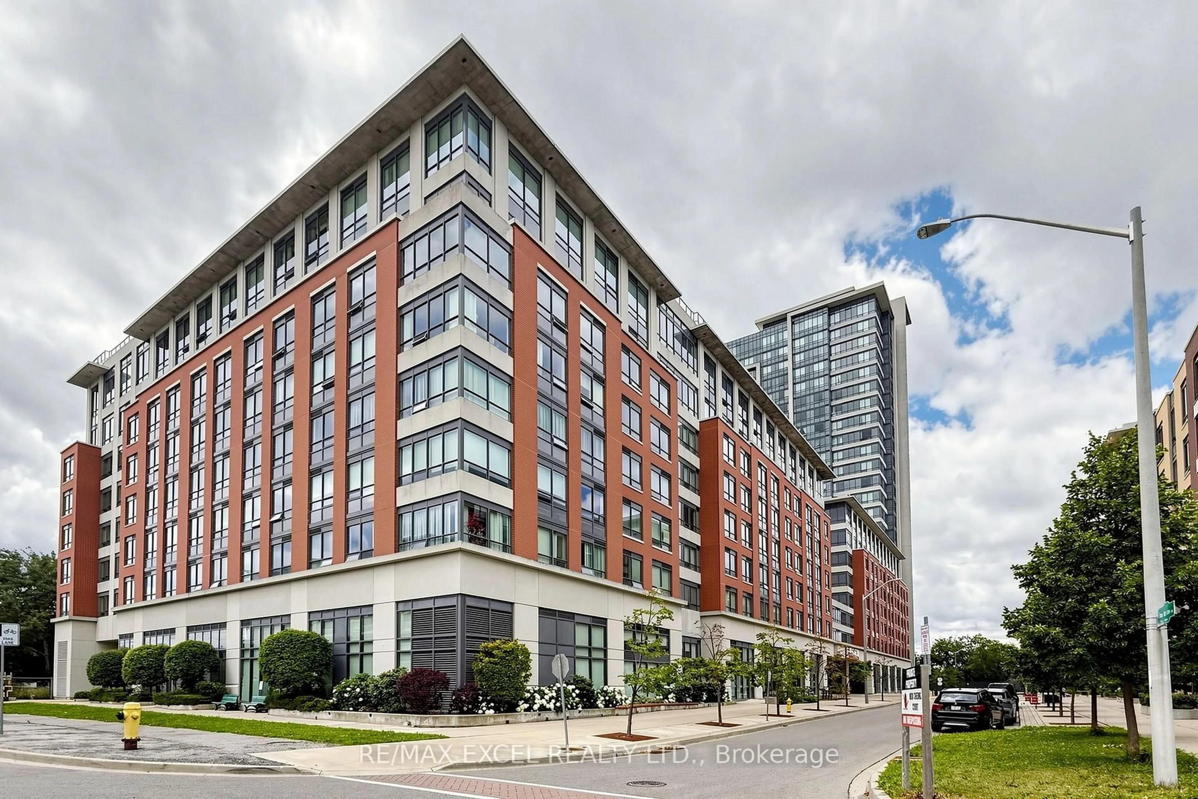 Patio, building for 1 Sun Yat-Sen Ave #252, Markham Ontario L3R 5K9