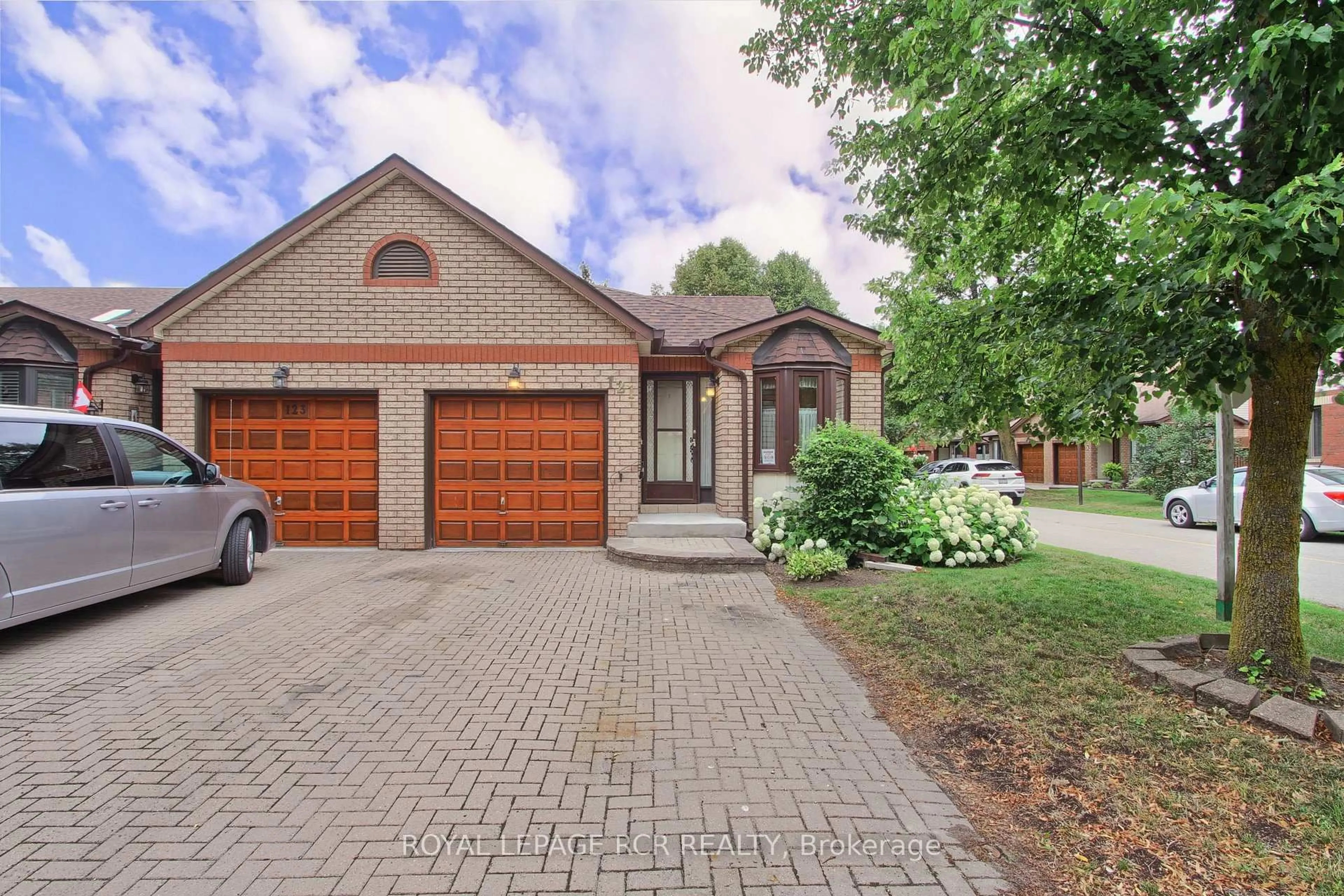 Home with brick exterior material, street for 121 Green Briar Rd #16, New Tecumseth Ontario L9R 1S5