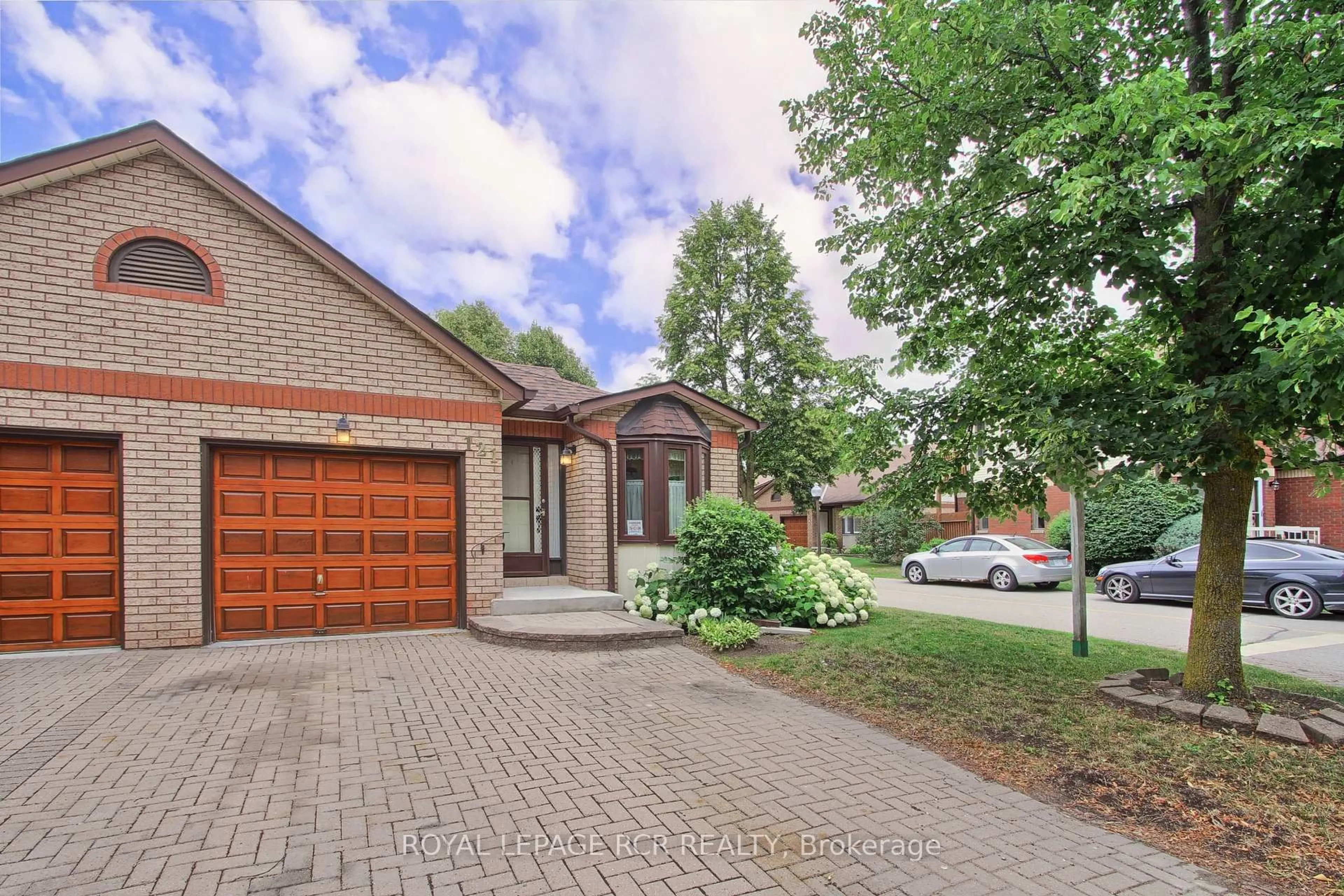 Home with brick exterior material, street for 121 Green Briar Rd #16, New Tecumseth Ontario L9R 1S5