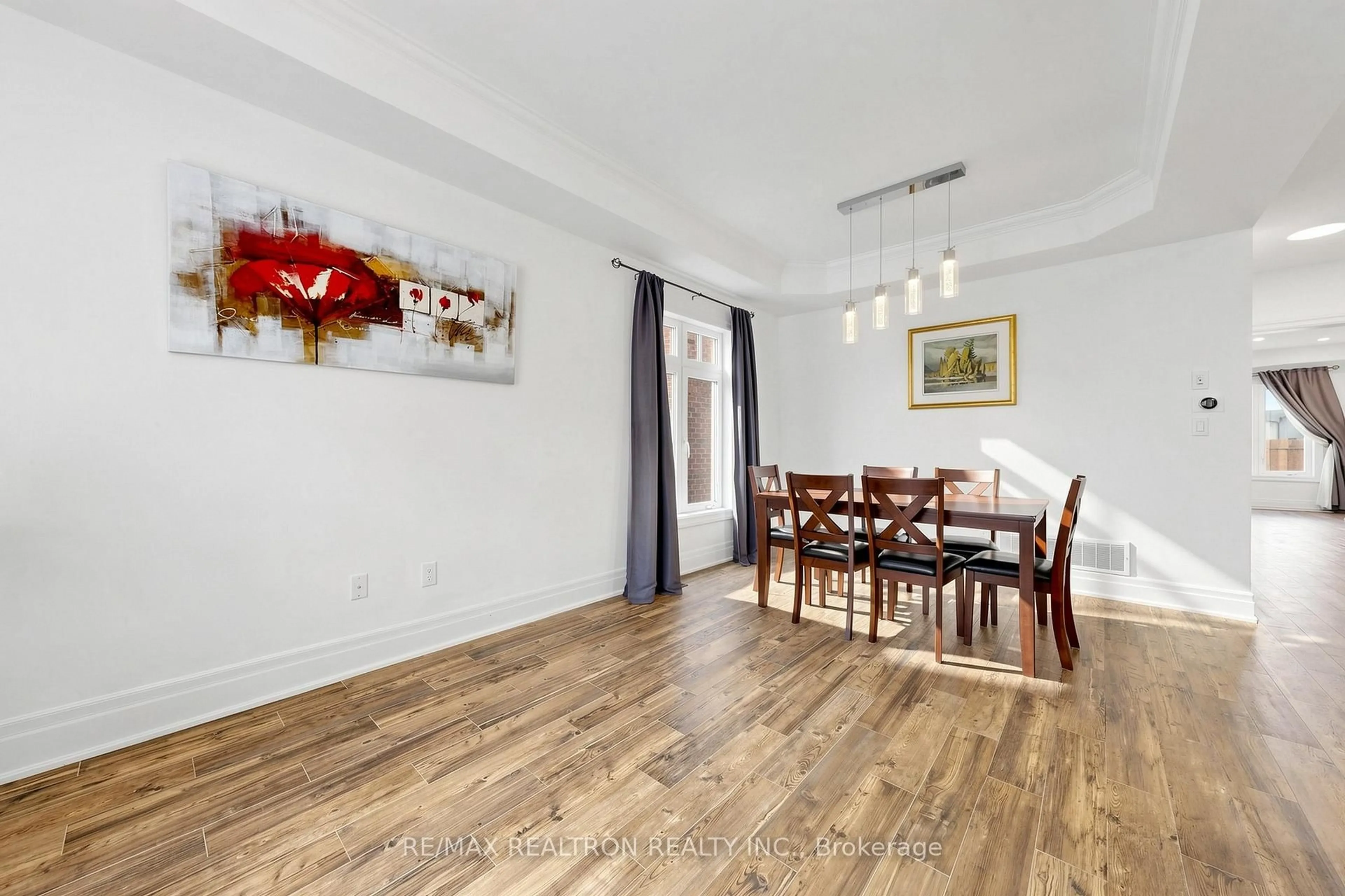 Dining room, wood/laminate floor for 26 Plantain Lane, Richmond Hill Ontario L4E 1B9