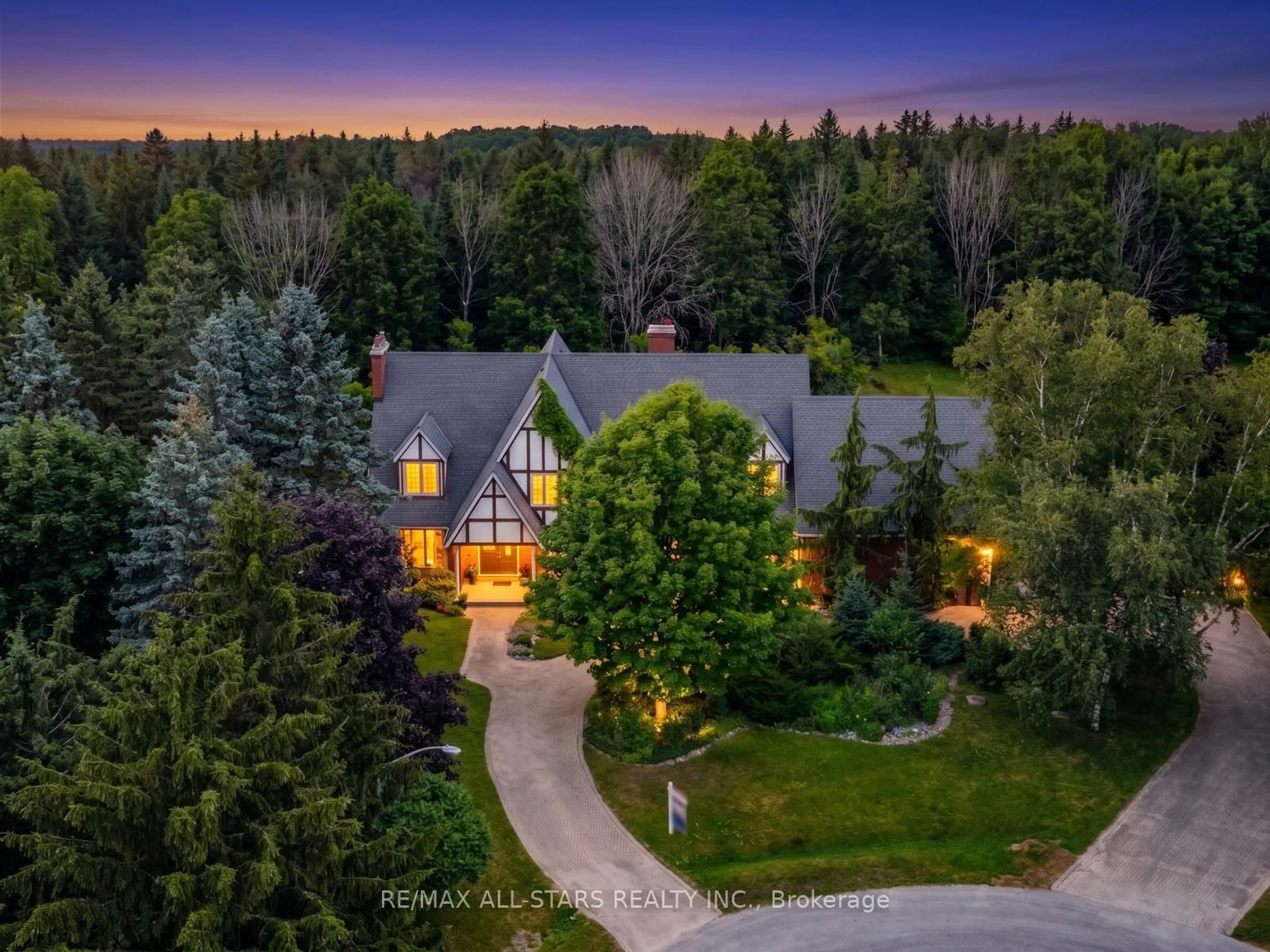 A pic from outside/outdoor area/front of a property/back of a property/a pic from drone, unknown for 23 Forfardale Rd, Whitchurch-Stouffville Ontario L4A 7X3