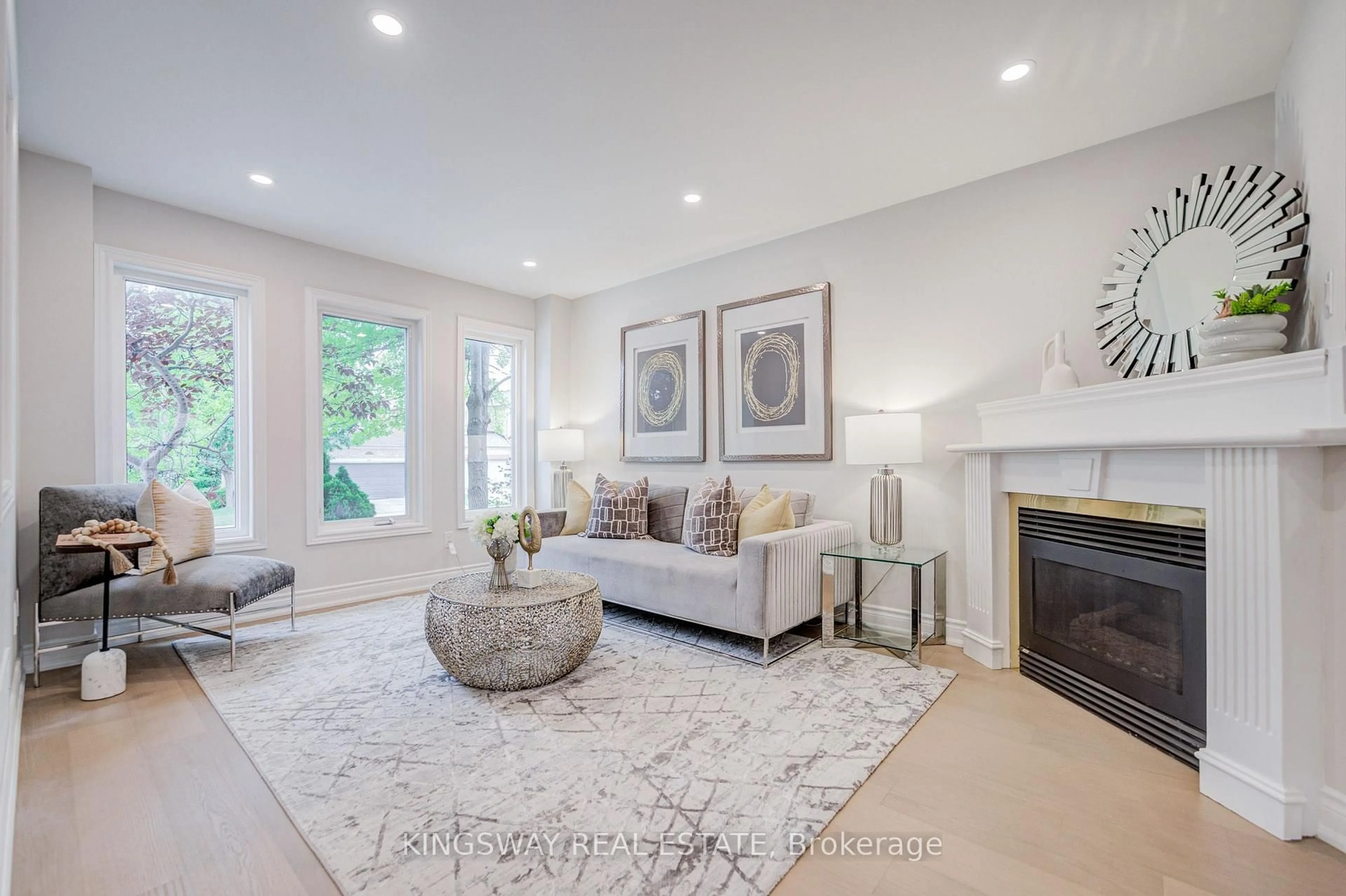 Living room with furniture, unknown for 166 Matthew Dr, Vaughan Ontario L4L 9B1