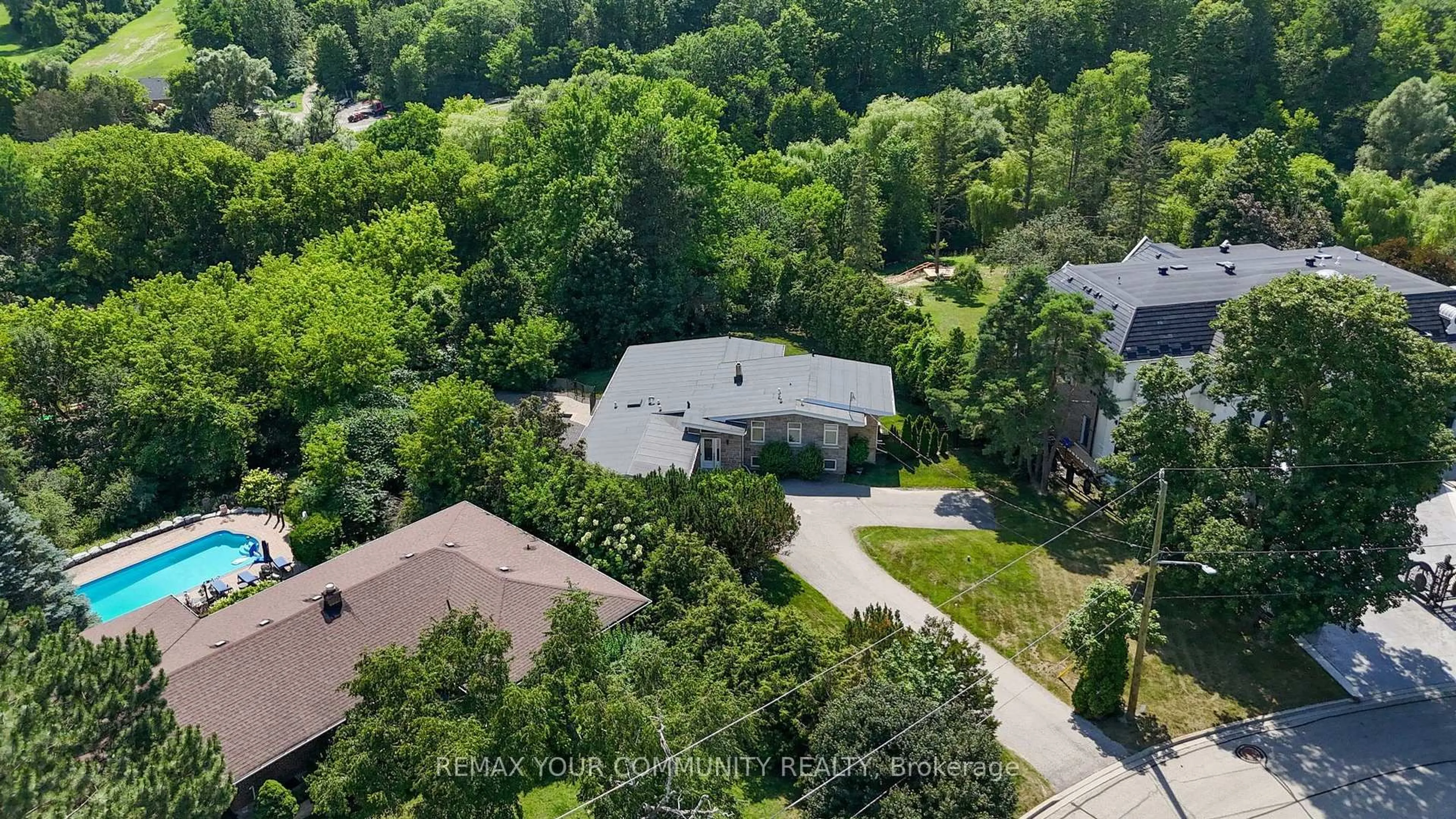 A pic from outside/outdoor area/front of a property/back of a property/a pic from drone, unknown for 35 Idleswift Dr, Vaughan Ontario L4J 1K9