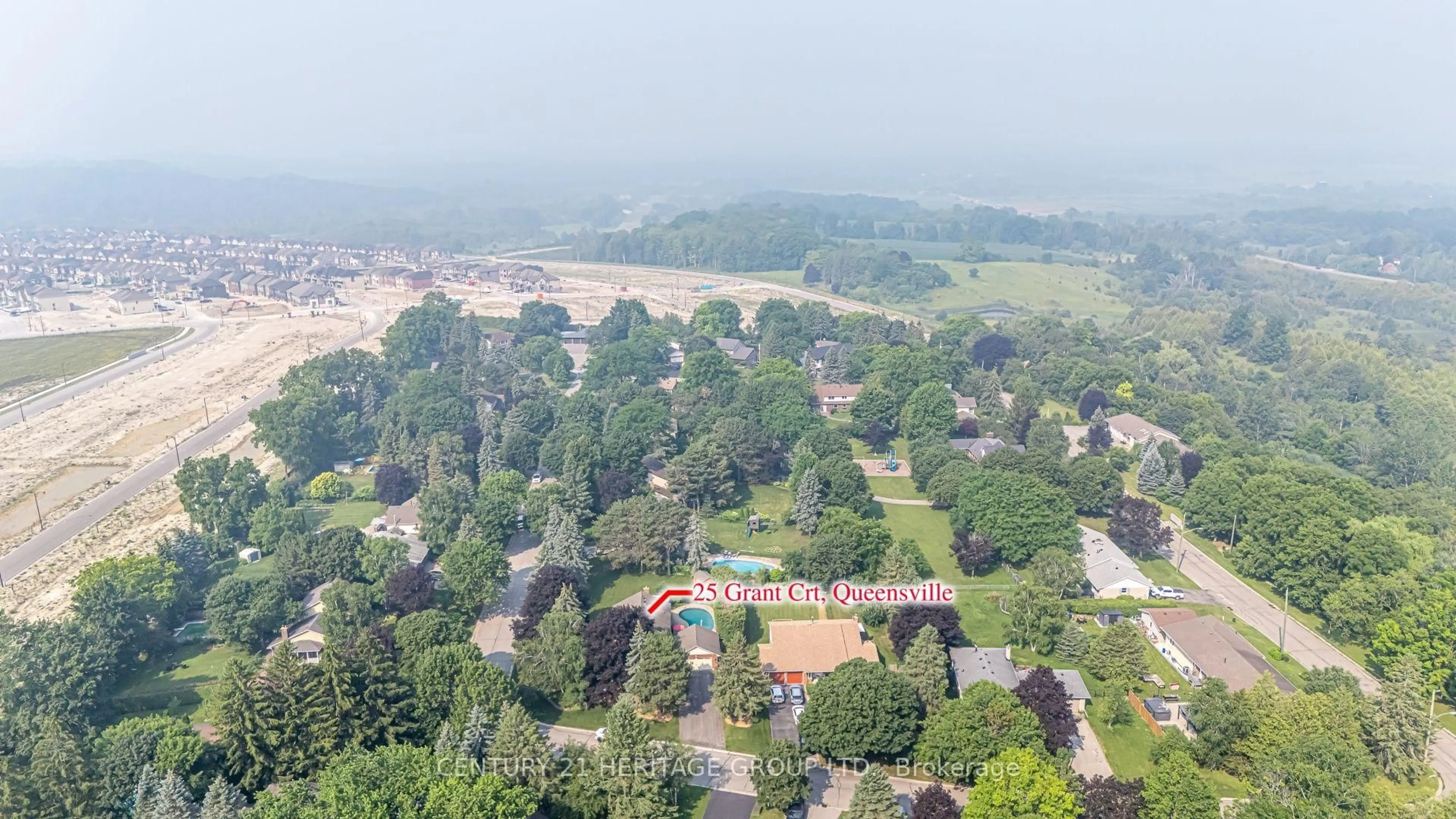 A pic from outside/outdoor area/front of a property/back of a property/a pic from drone, water/lake/river/ocean view for 25 Grant Crt, East Gwillimbury Ontario L9N 0Z3