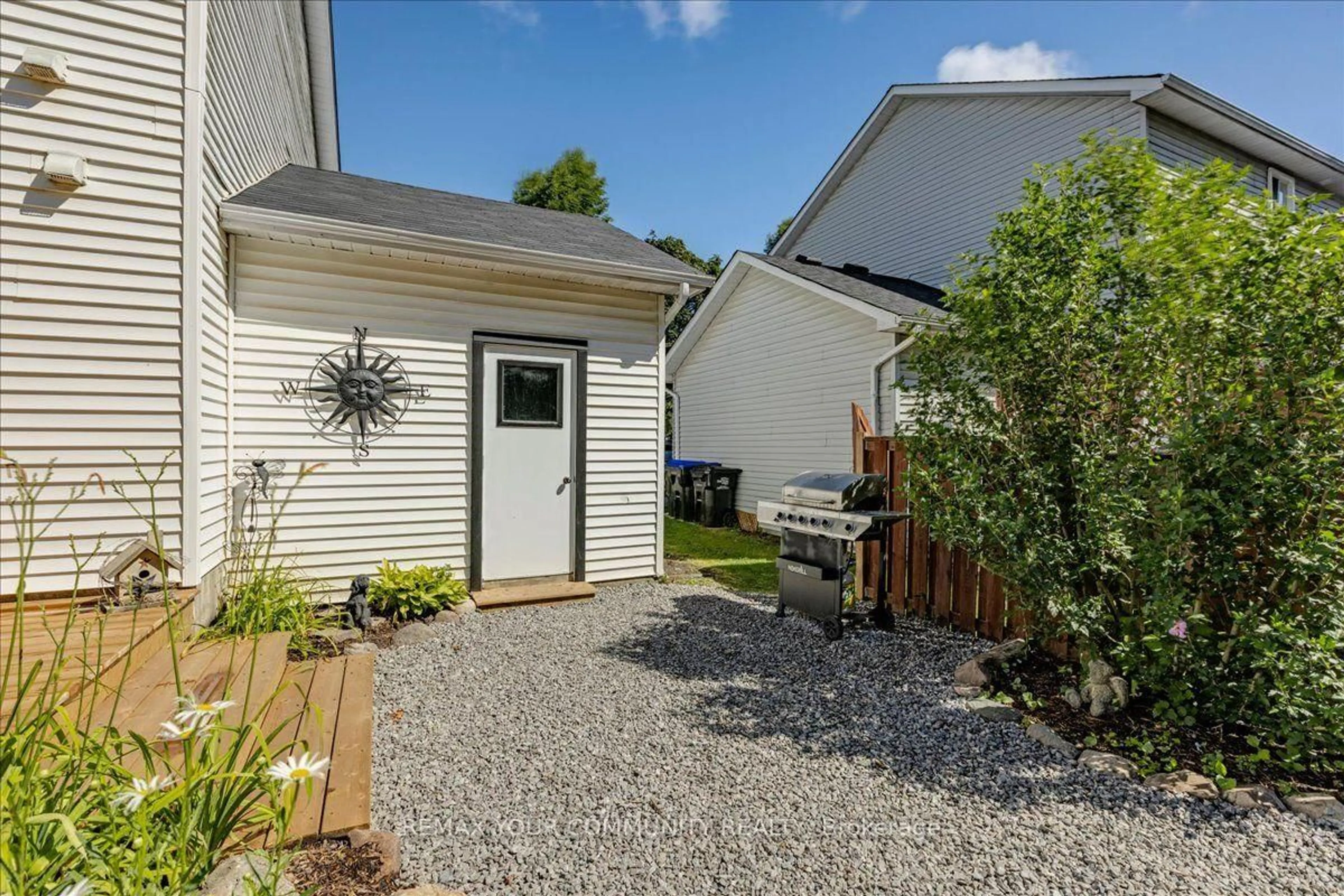 Patio, street for 1005 Vance Cres, Innisfil Ontario L0L 2M0