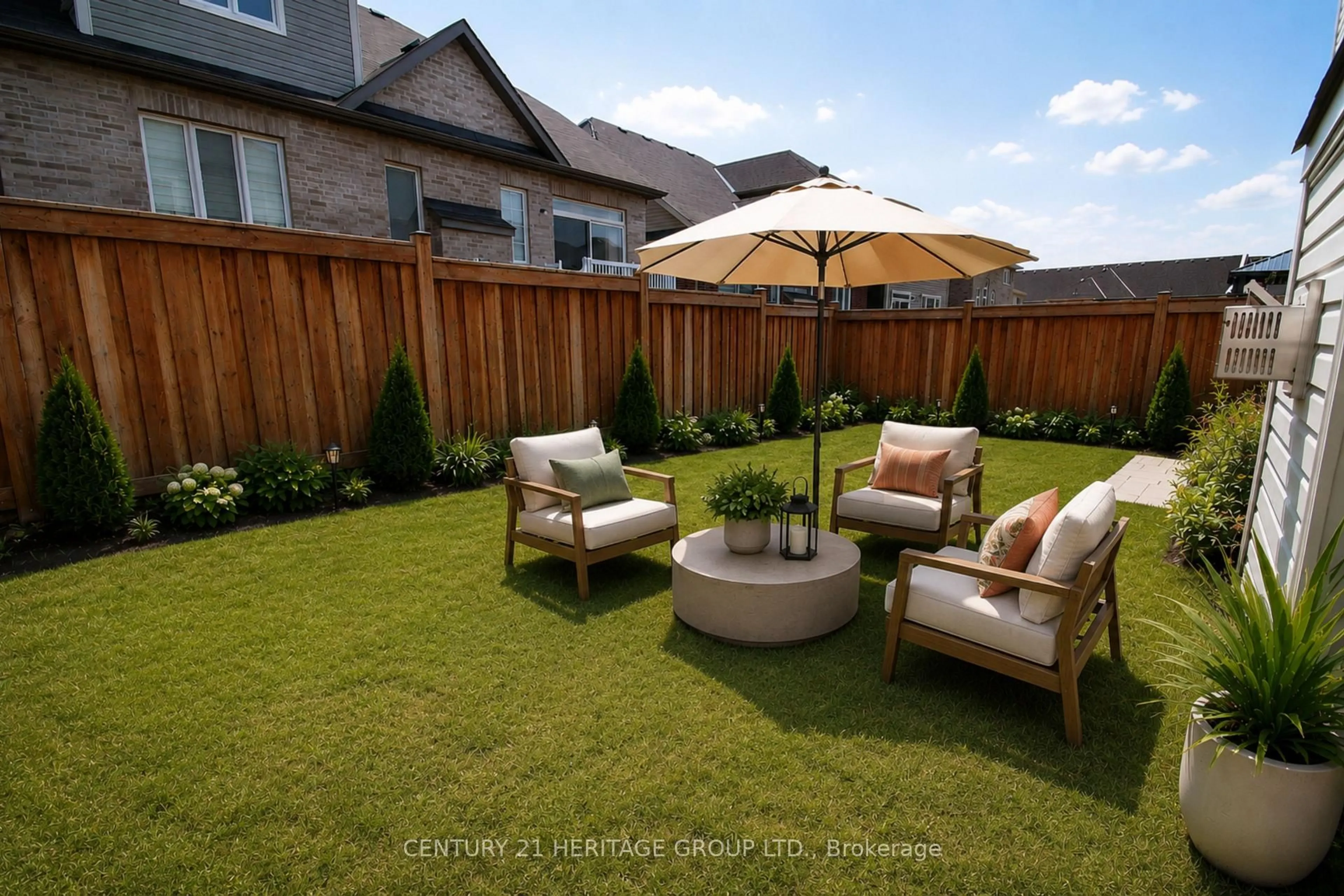 Patio, street for 83 Kingknoll Cres, Georgina Ontario L4P 0H8