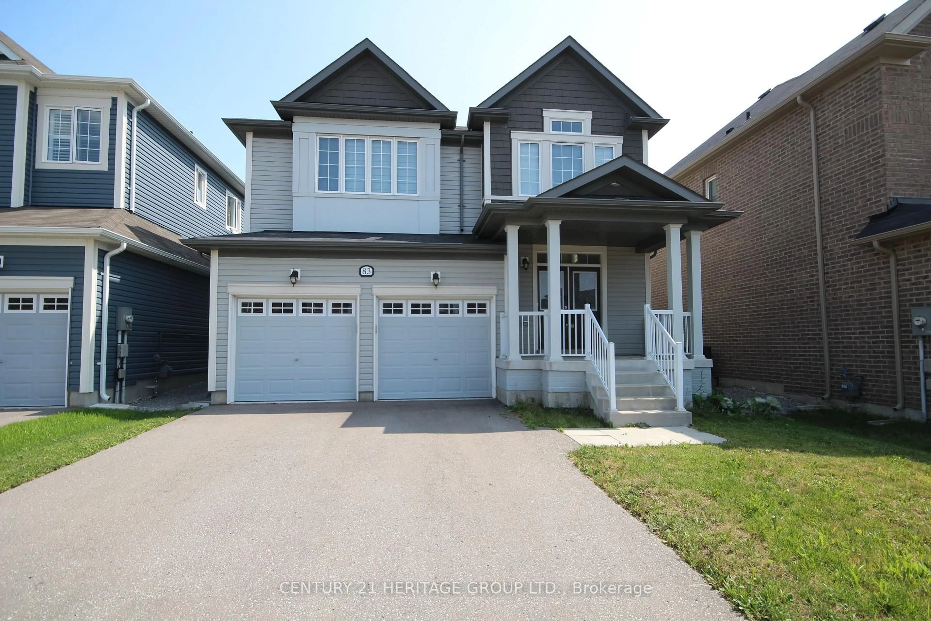 Home with vinyl exterior material, street for 83 Kingknoll Cres, Georgina Ontario L4P 0H8