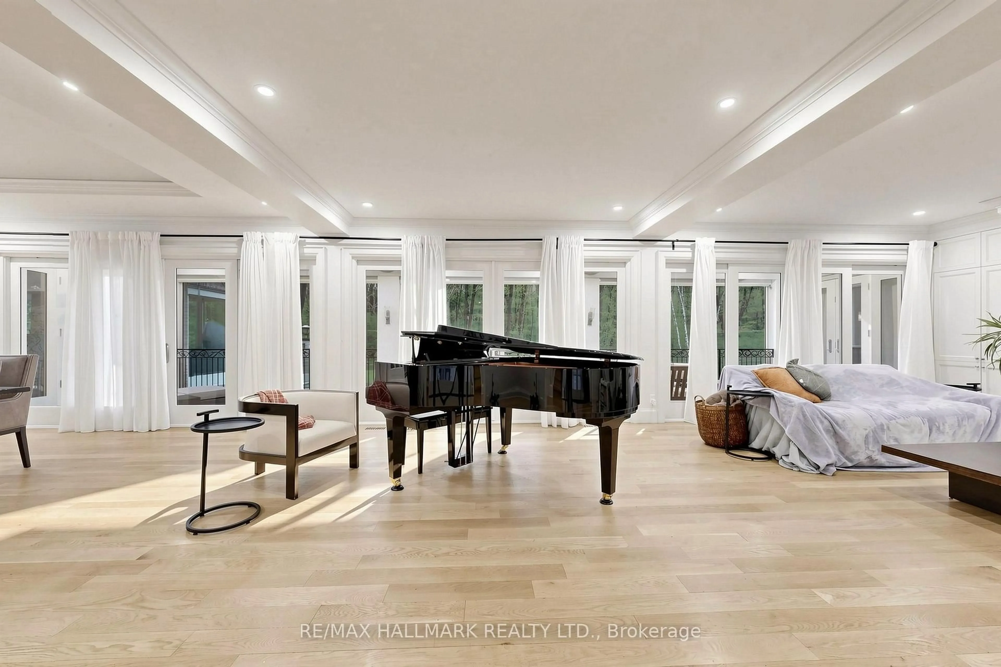 Indoor foyer for 95 Fog Rd, King Ontario L7B 1A3