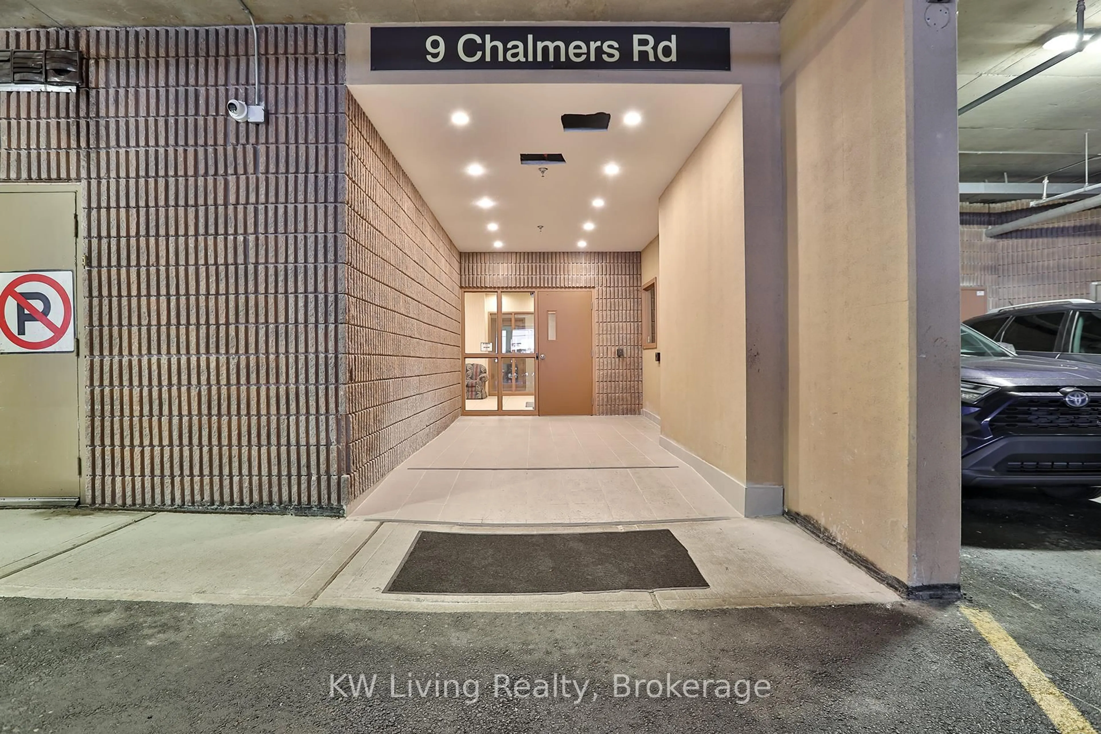 Lobby for 9 Chalmers Rd #101, Richmond Hill Ontario L4B 3N3