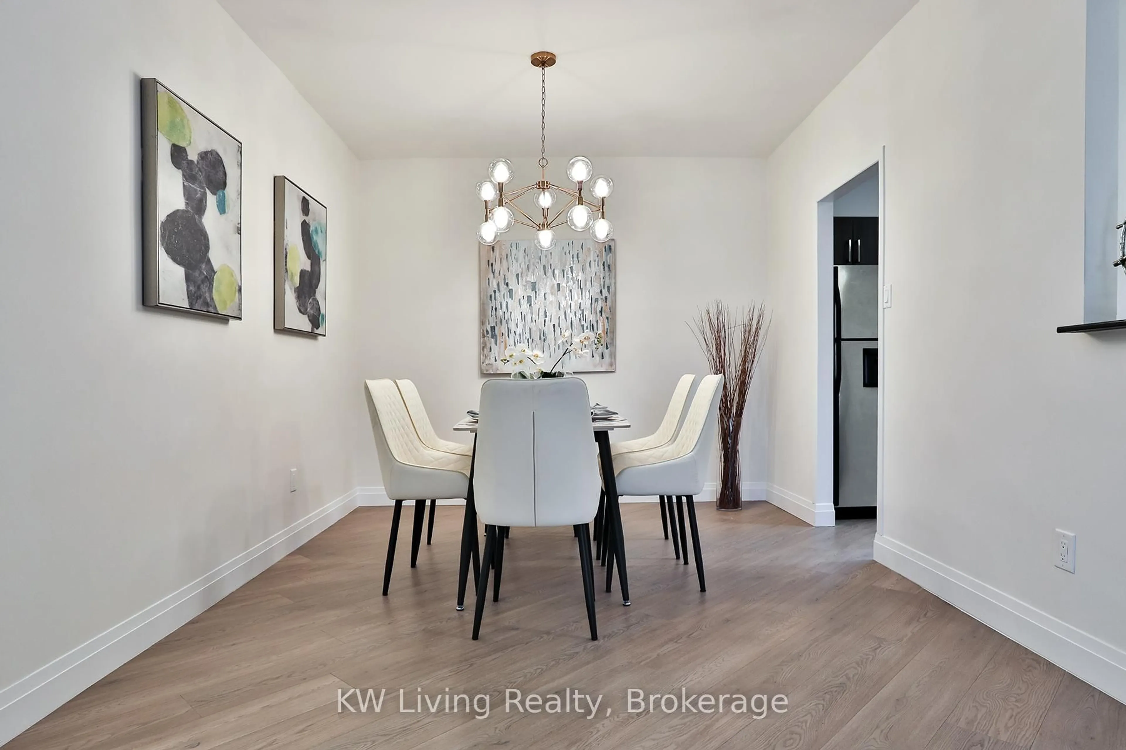 Dining room, wood/laminate floor for 9 Chalmers Rd #101, Richmond Hill Ontario L4B 3N3