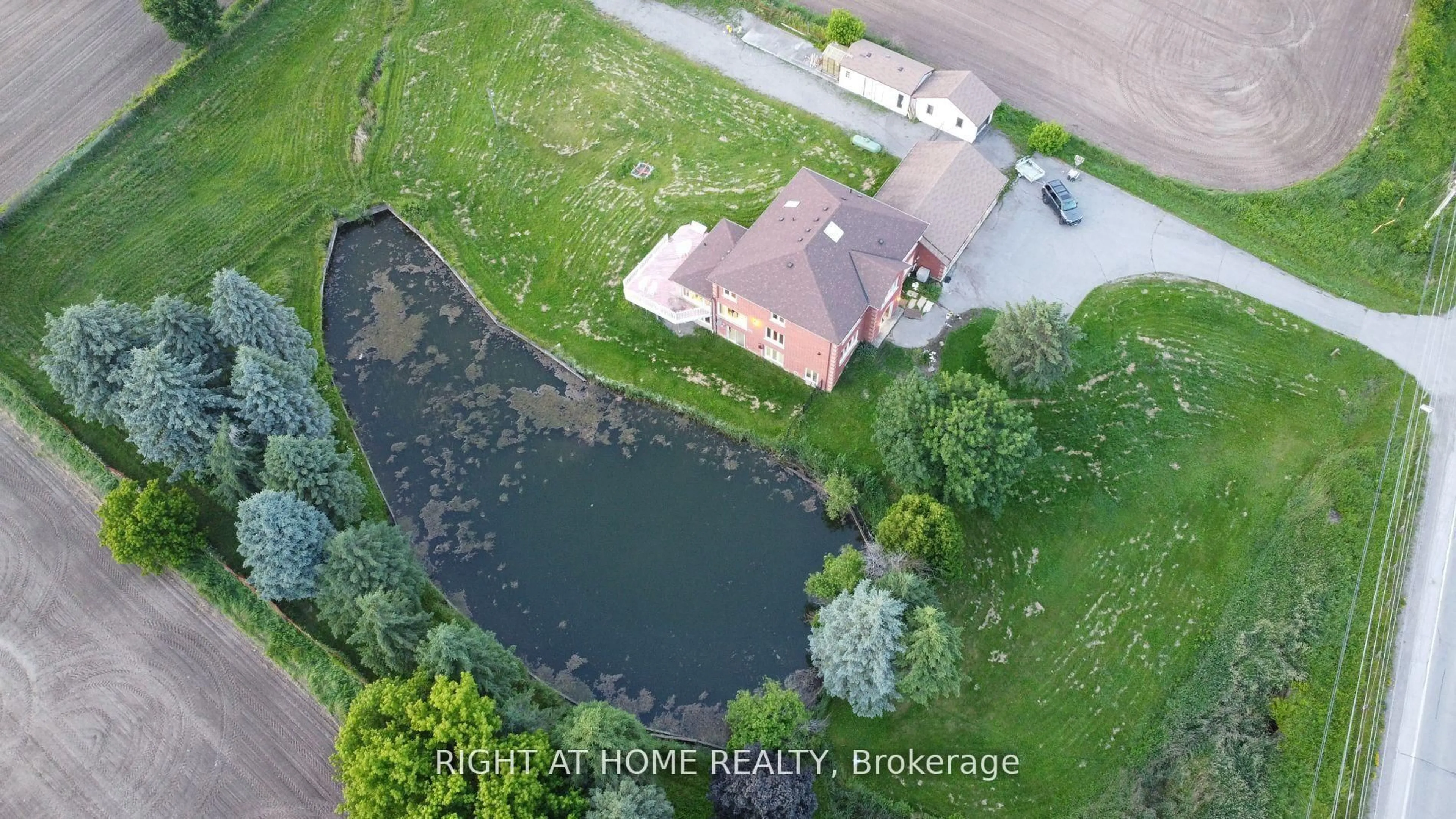 A pic from outside/outdoor area/front of a property/back of a property/a pic from drone, water/lake/river/ocean view for 1008 Mount Albert Rd, East Gwillimbury Ontario L0G 1V0