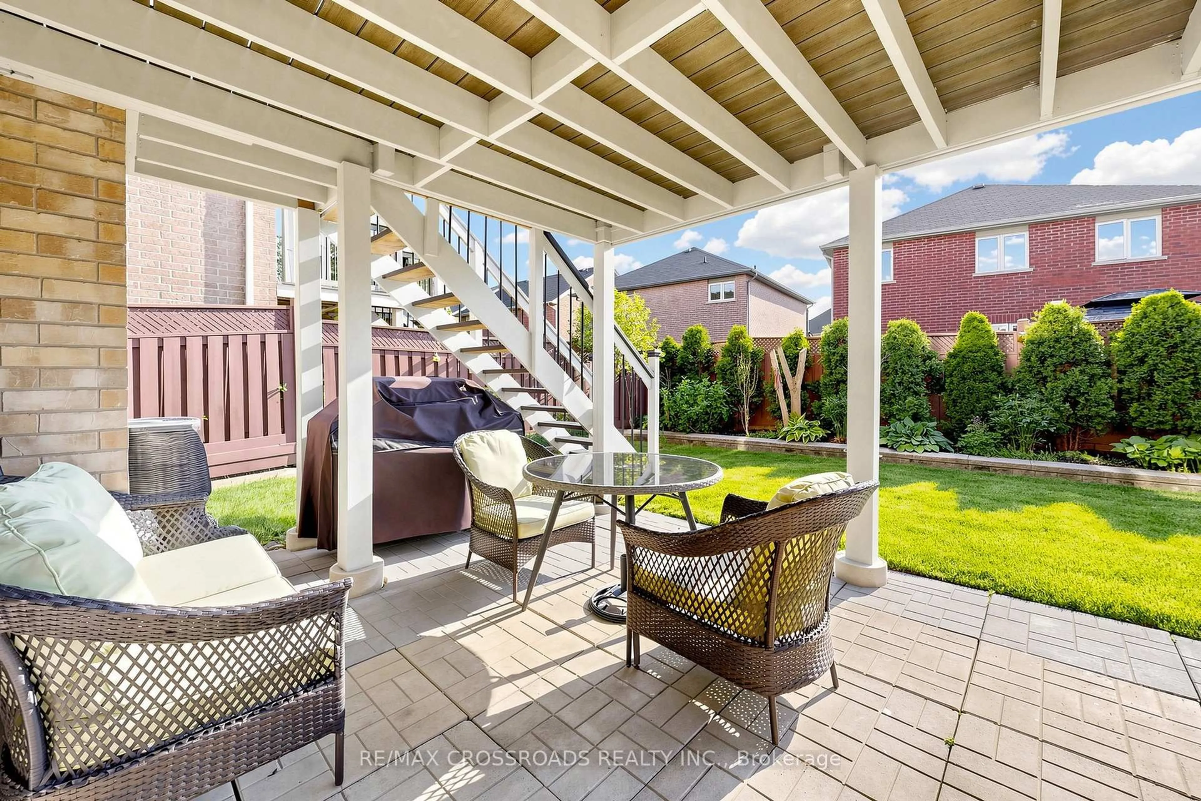Patio, street for 334 Williamson Rd, Markham Ontario L6E 0H2