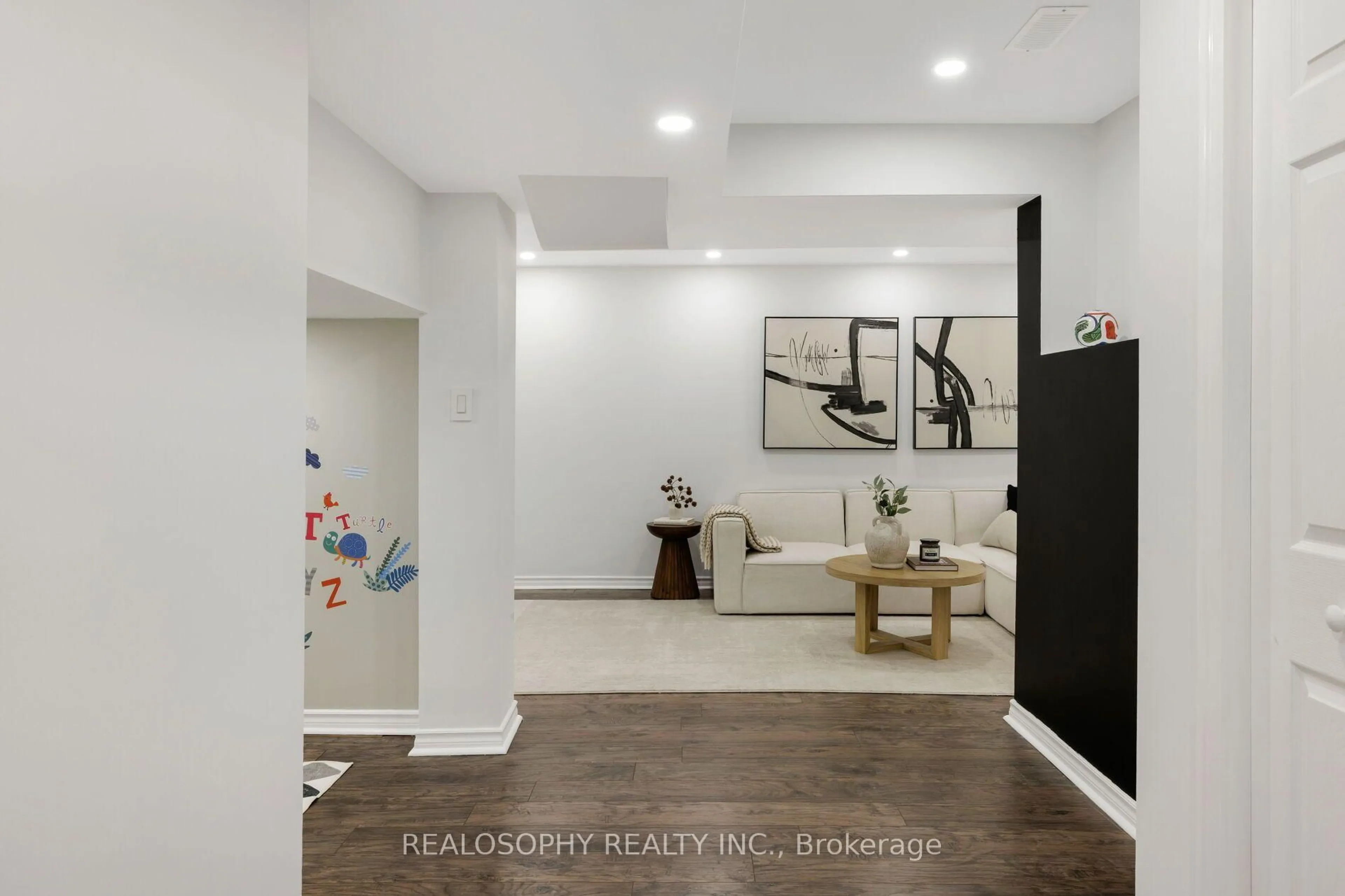 Indoor entryway for 55 Dylan St, Vaughan Ontario L4H 2X5
