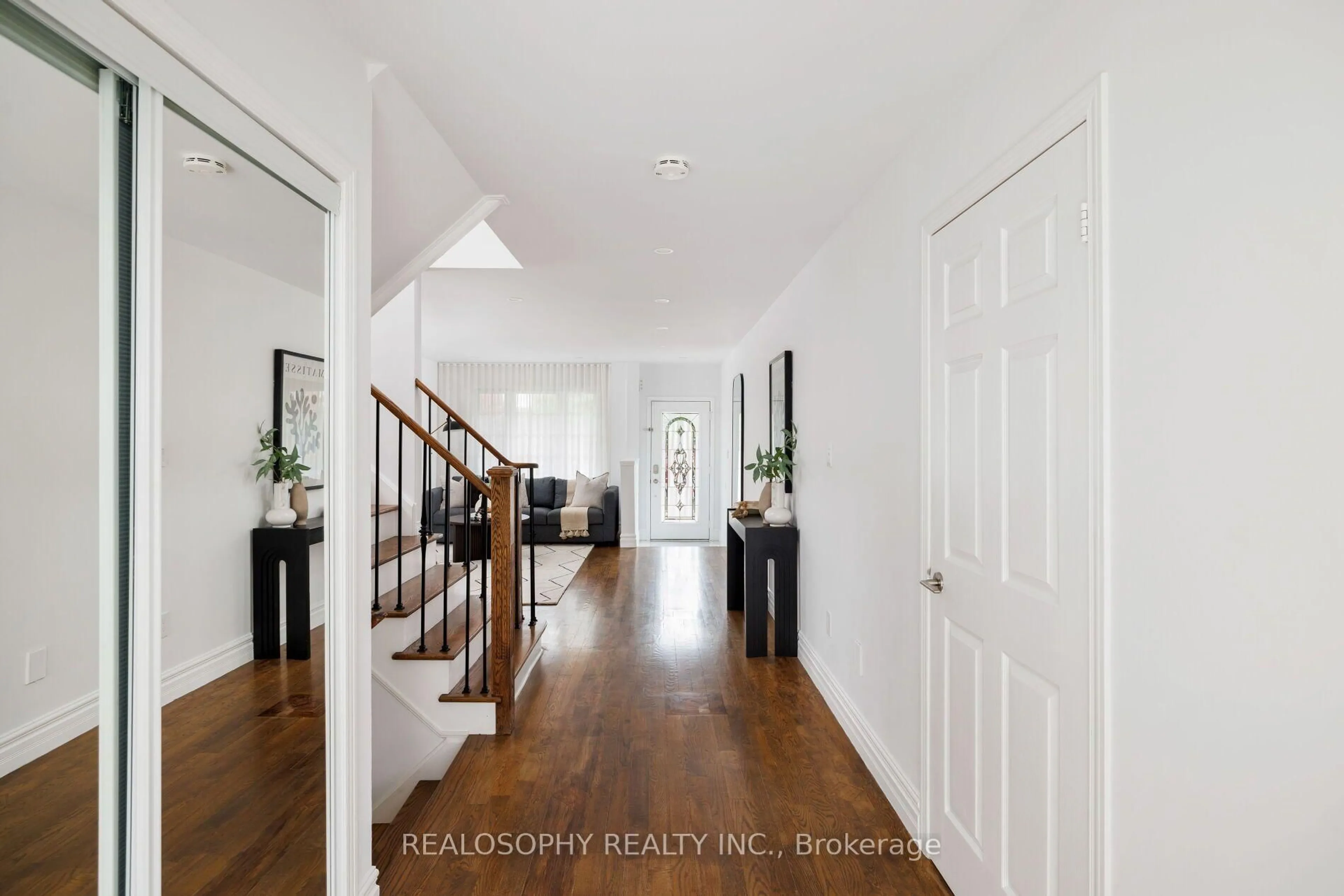 Indoor entryway for 55 Dylan St, Vaughan Ontario L4H 2X5