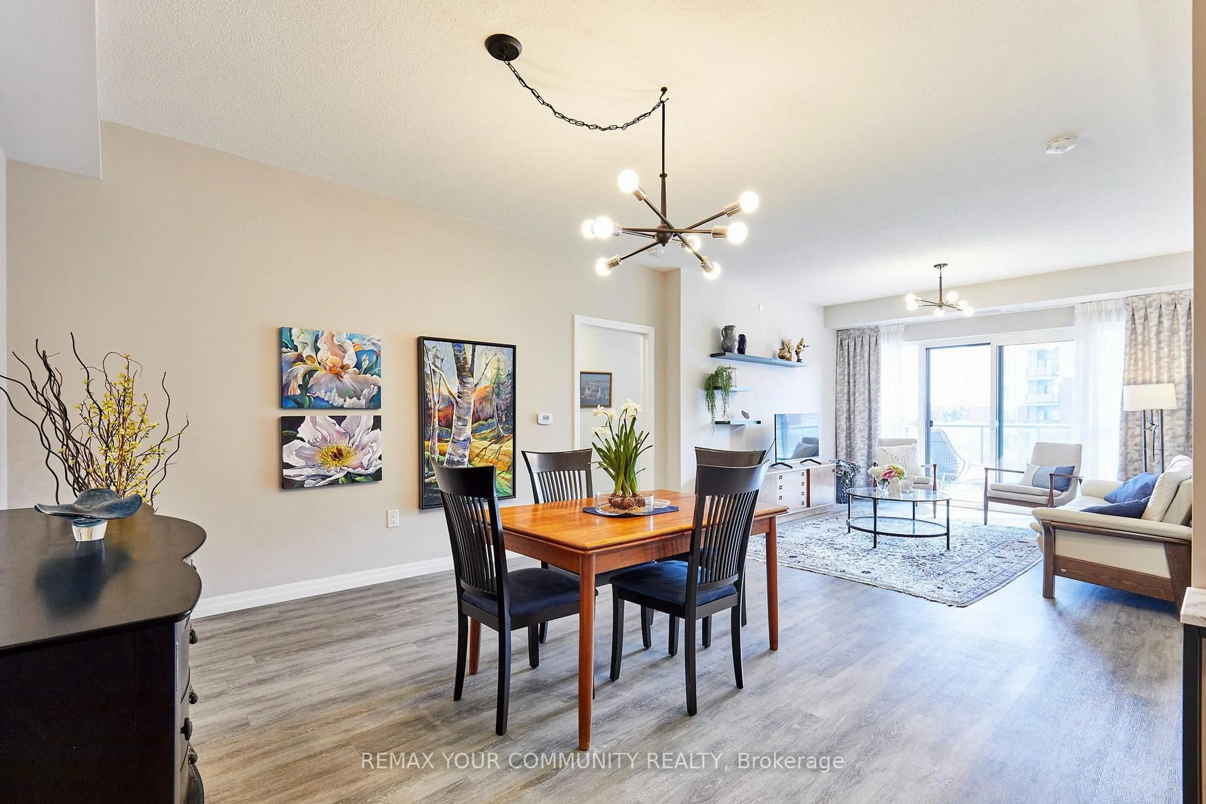 Dining room, wood/laminate floor for 440 William Graham Dr #511, Aurora Ontario L4G 1X5