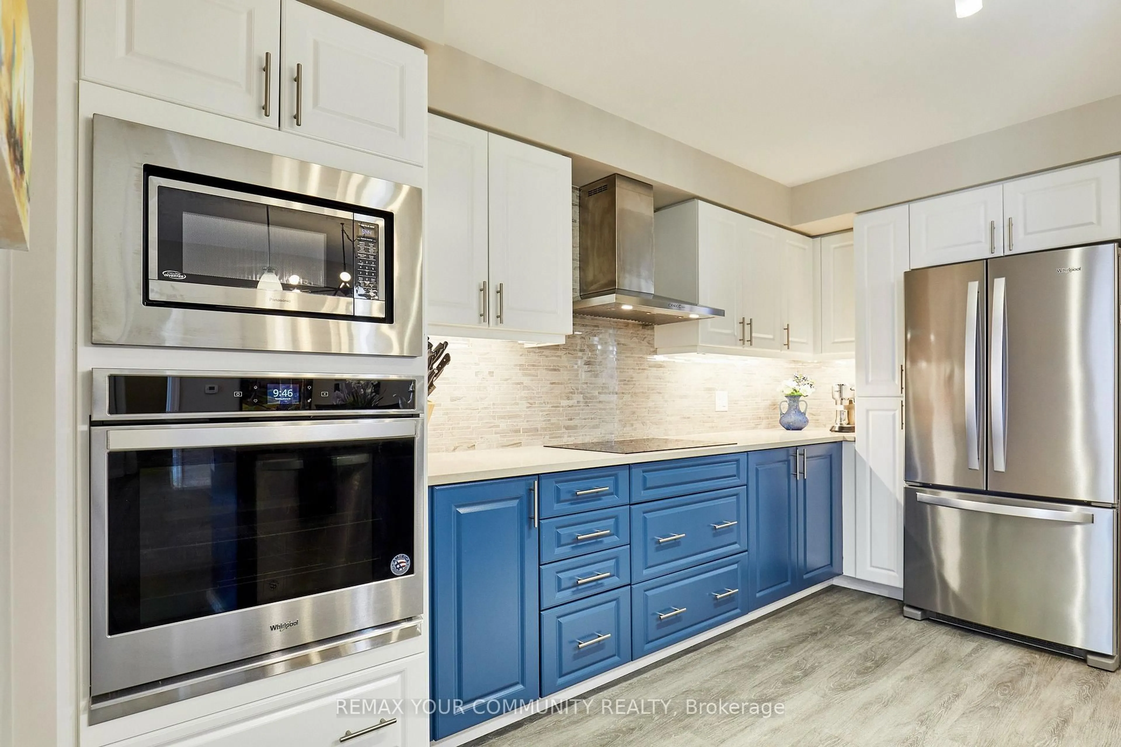Contemporary kitchen, ceramic/tile floor for 440 William Graham Dr #511, Aurora Ontario L4G 1X5