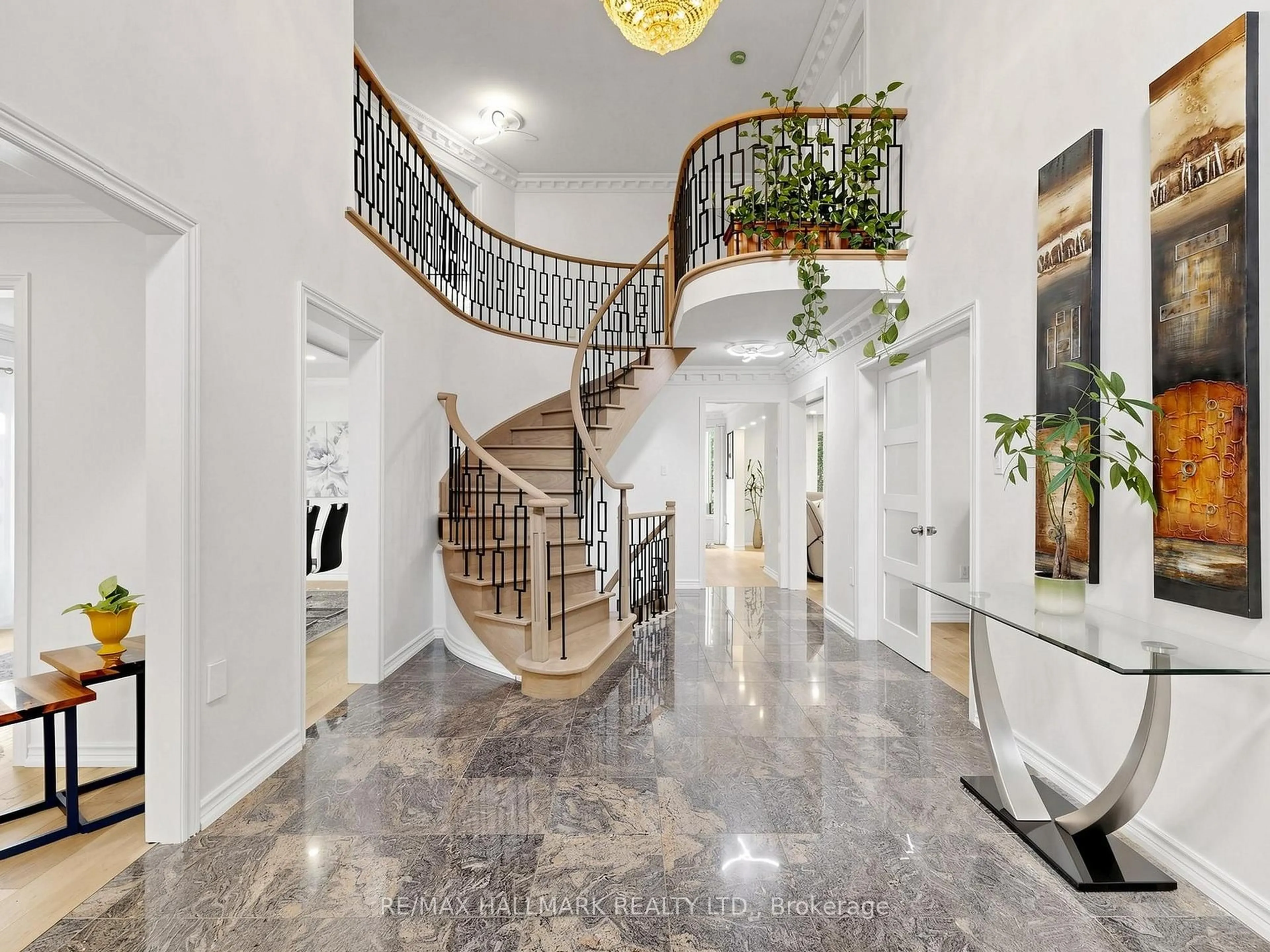 Indoor foyer for 54 Stave Cres, Richmond Hill Ontario L4C 9J8