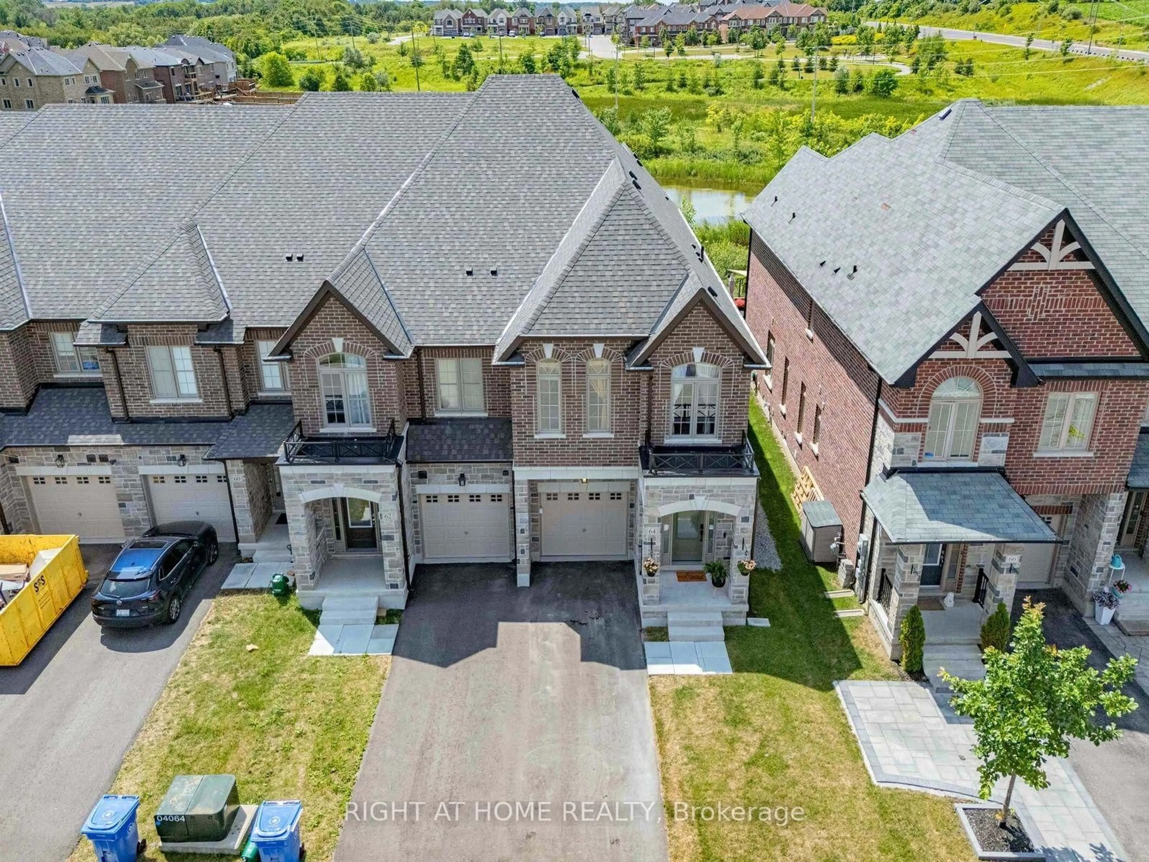 A pic from outside/outdoor area/front of a property/back of a property/a pic from drone, street for 64 Beechborough Cres, East Gwillimbury Ontario L9N 0N9