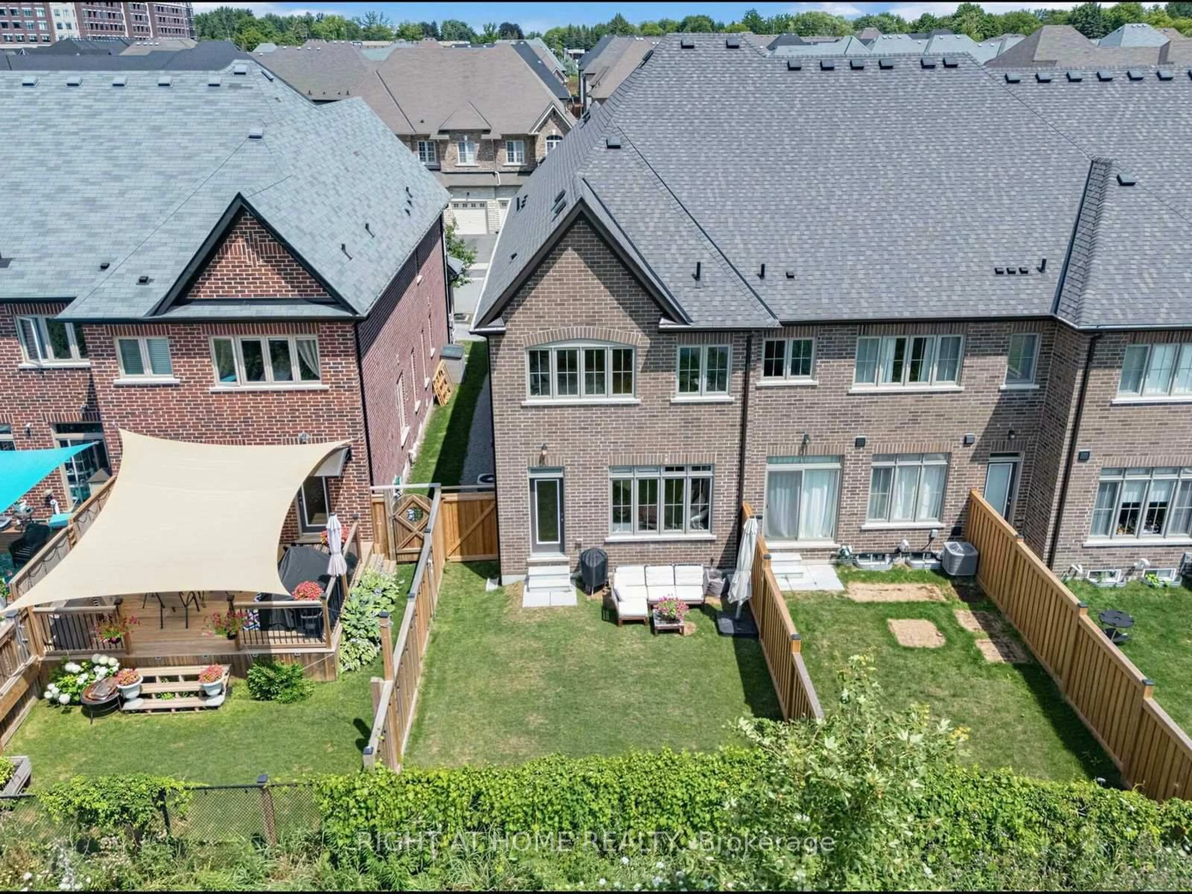 A pic from outside/outdoor area/front of a property/back of a property/a pic from drone, street for 64 Beechborough Cres, East Gwillimbury Ontario L9N 0N9