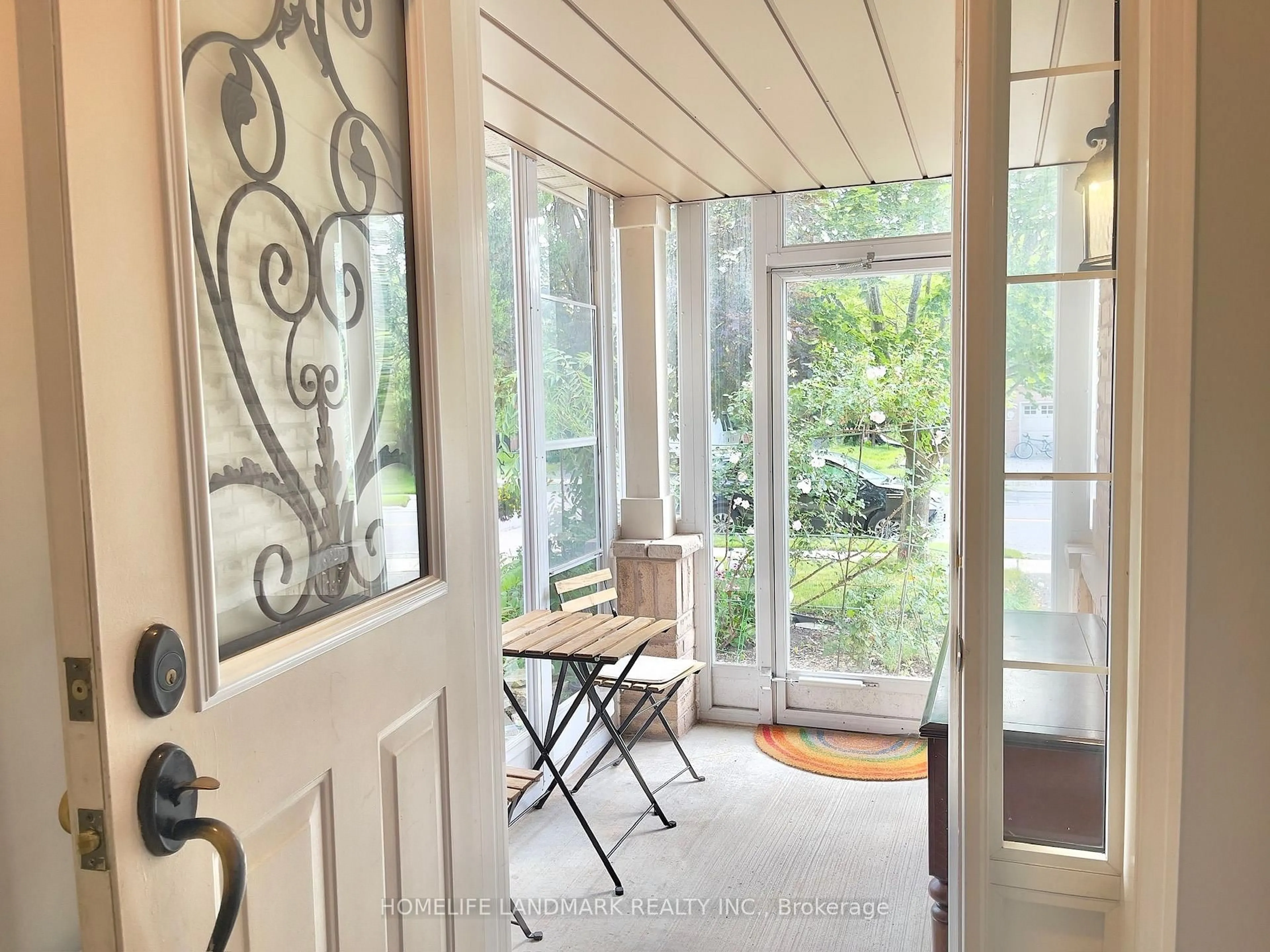 Indoor entryway for 79 Jordanray Blvd, Newmarket Ontario L3X 2P8