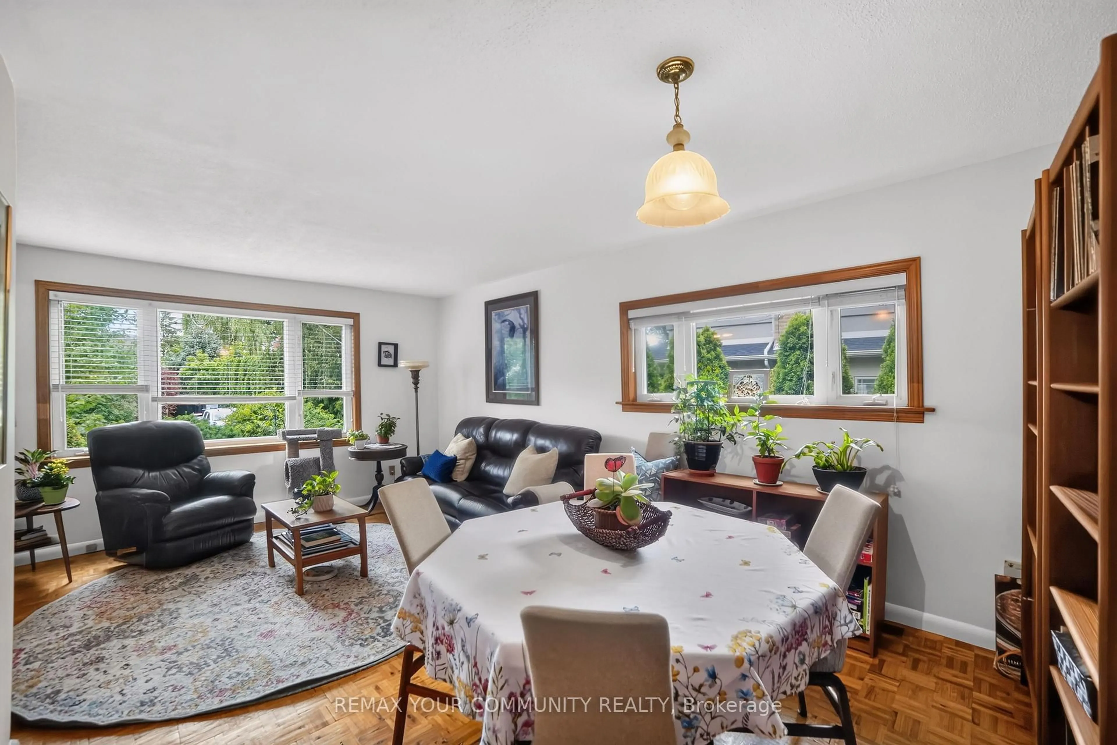 Dining room, unknown for 223 Richmond St, Richmond Hill Ontario L4C 3Y9