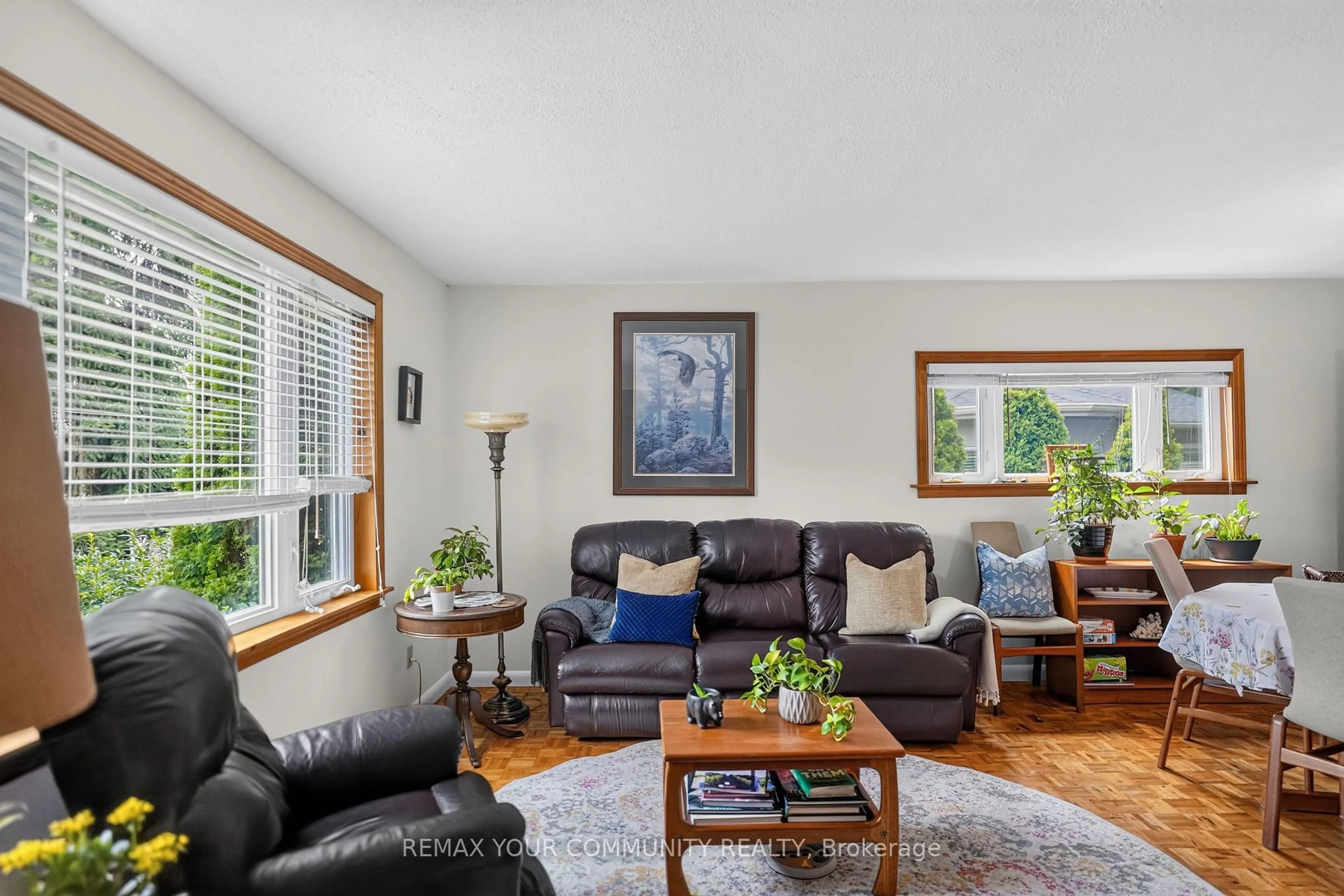 Living room with furniture, wood/laminate floor for 223 Richmond St, Richmond Hill Ontario L4C 3Y9