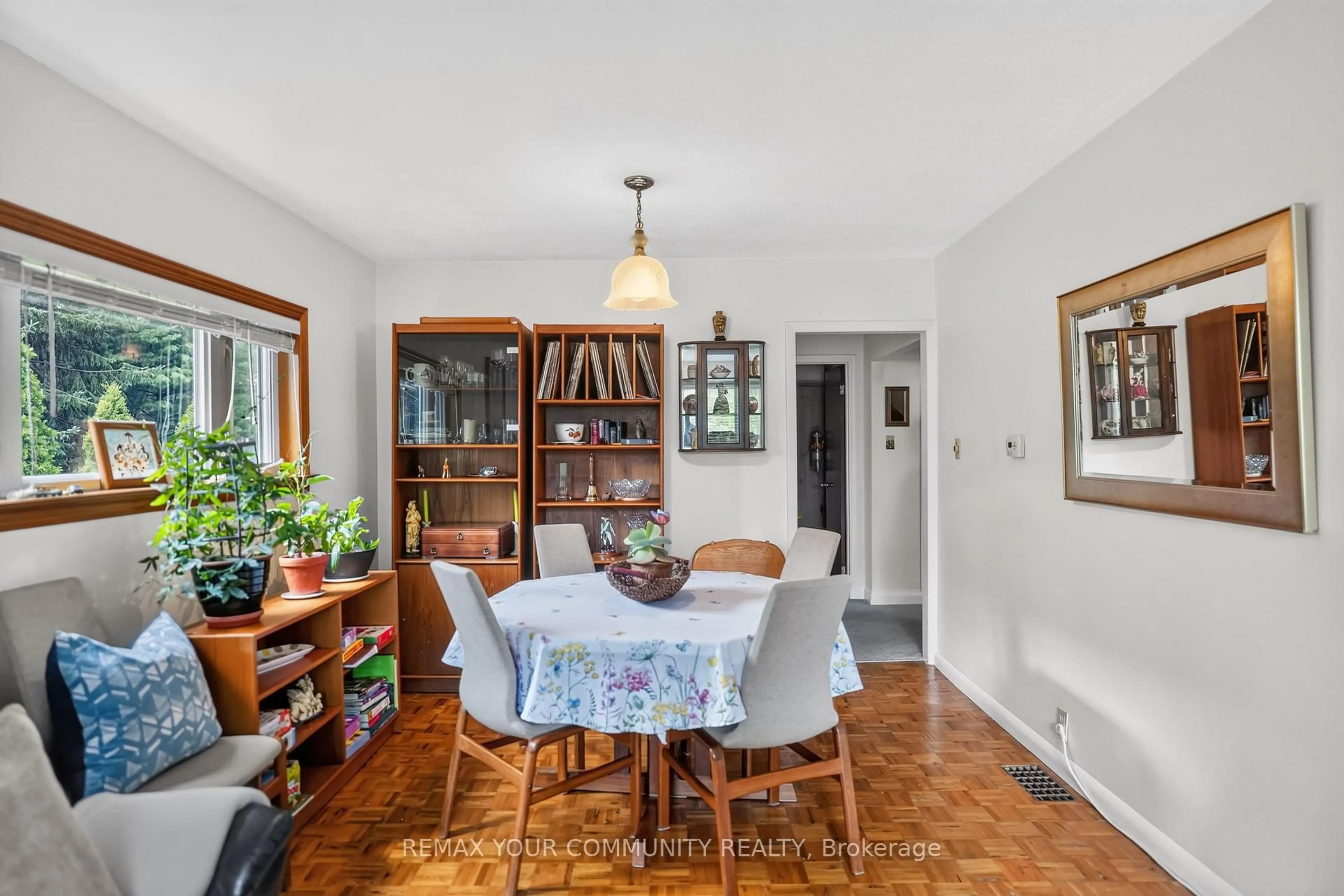 Dining room, unknown for 223 Richmond St, Richmond Hill Ontario L4C 3Y9