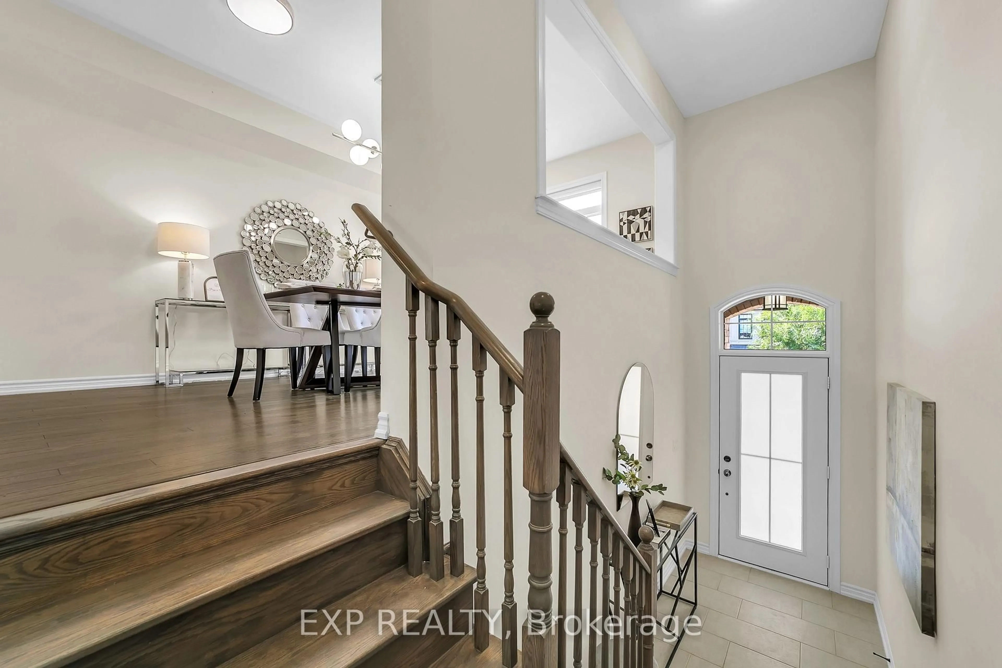 Indoor entryway for 7 Delft Dr, Markham Ontario L6C 0Z3