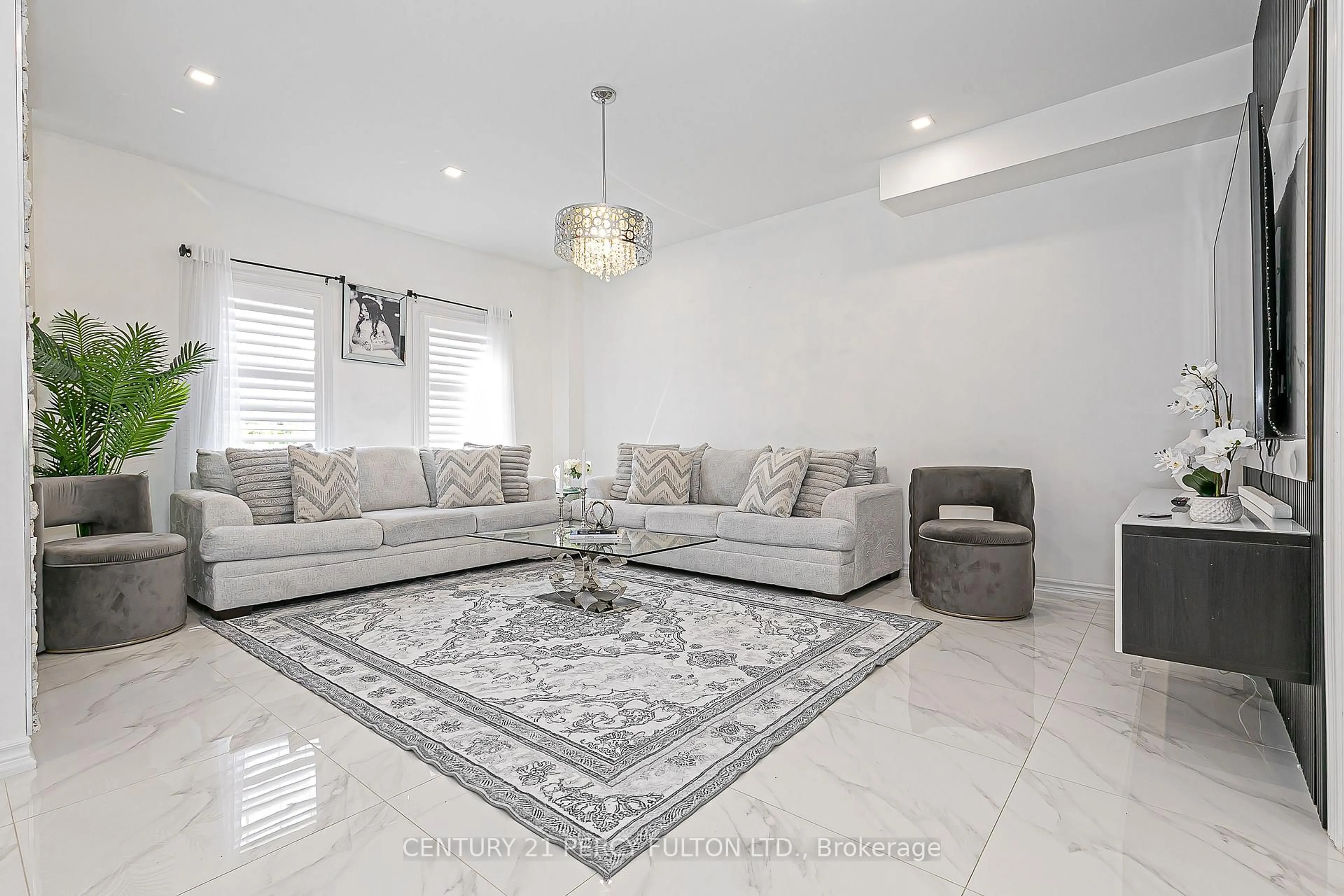 Living room with furniture, unknown for 29 Vettese Crt, Markham Ontario L6B 0V6