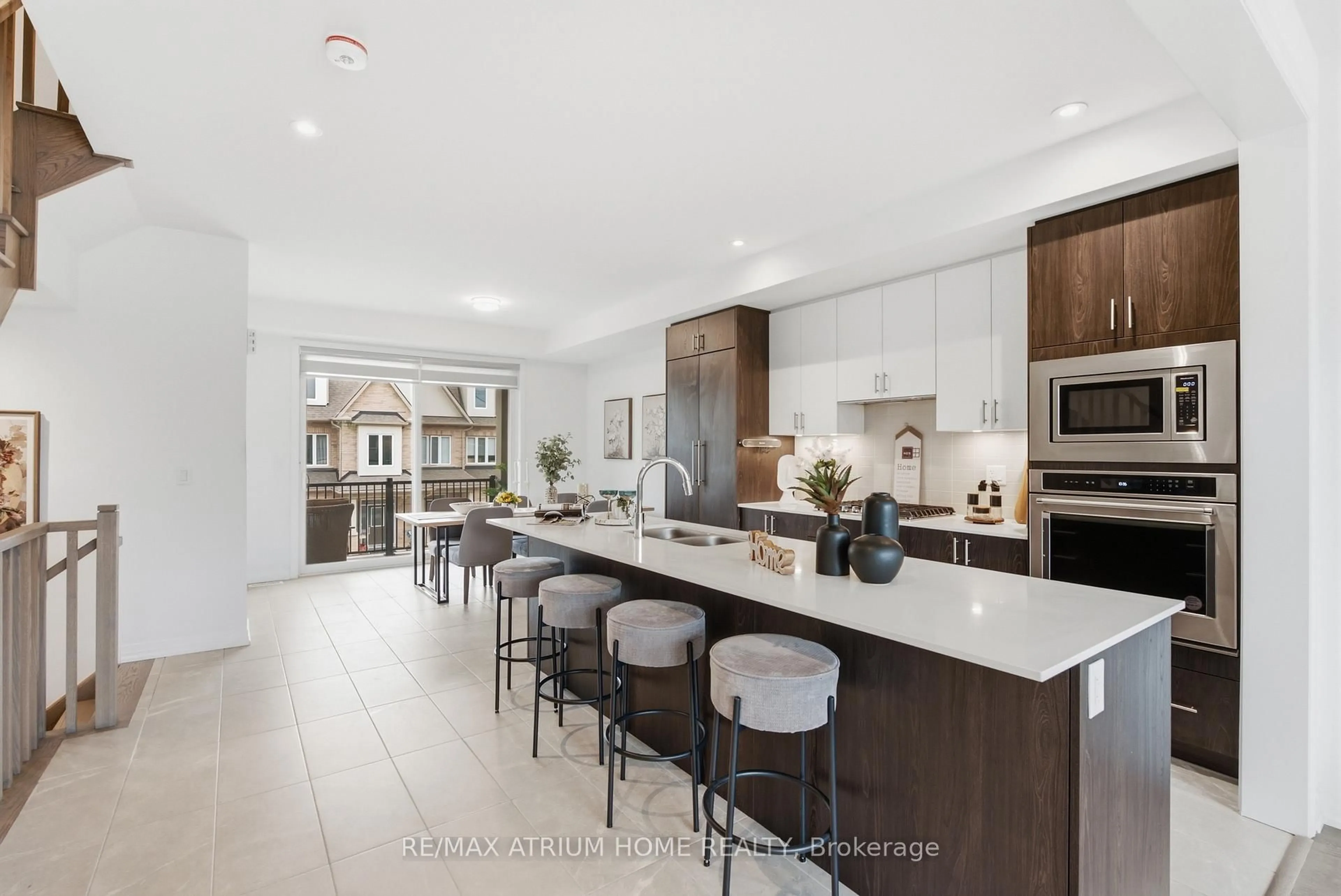 Open concept kitchen, ceramic/tile floor for 9100 Woodbine Ave, Markham Ontario L3R 0J7