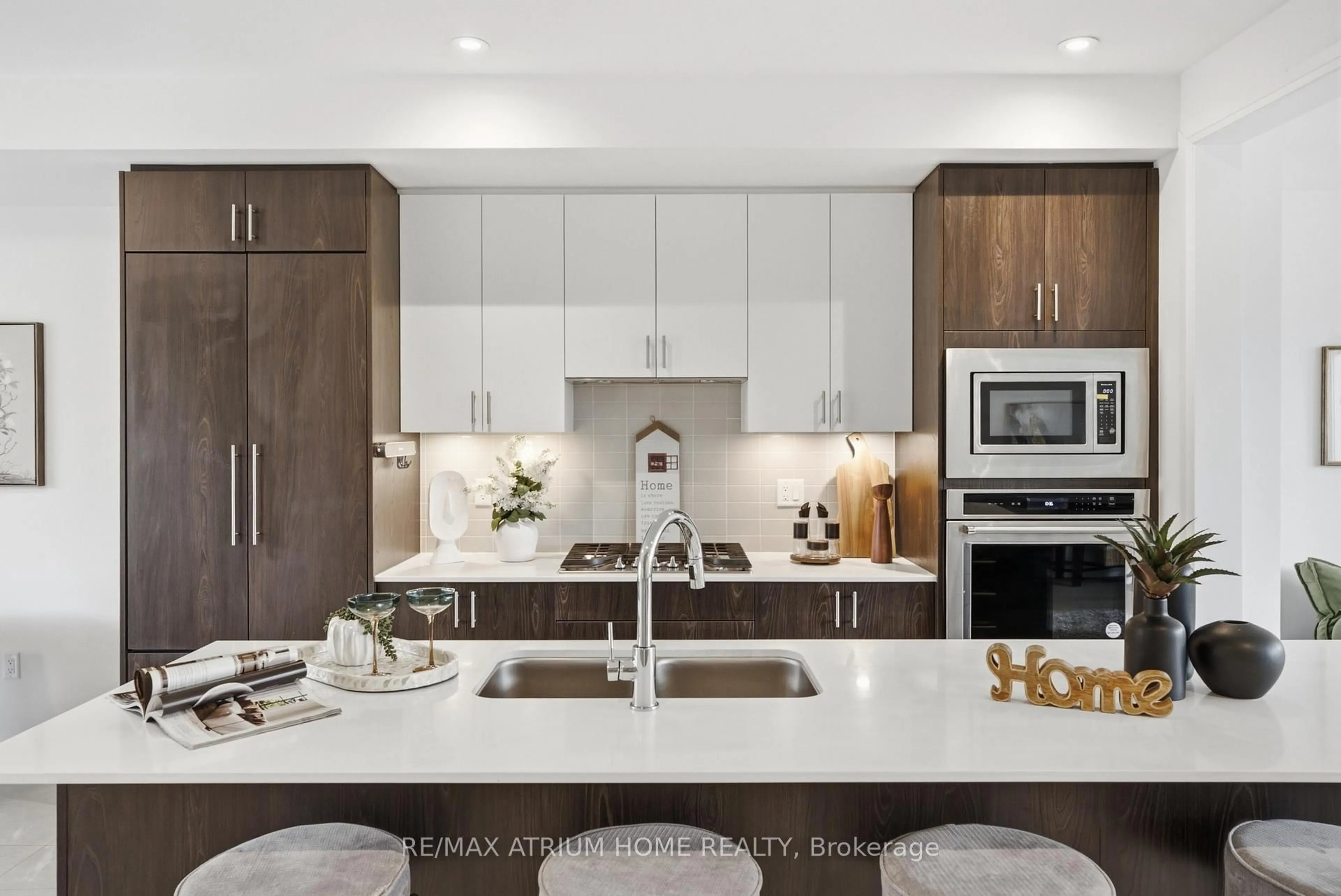 Contemporary kitchen, ceramic/tile floor for 9100 Woodbine Ave, Markham Ontario L3R 0J7