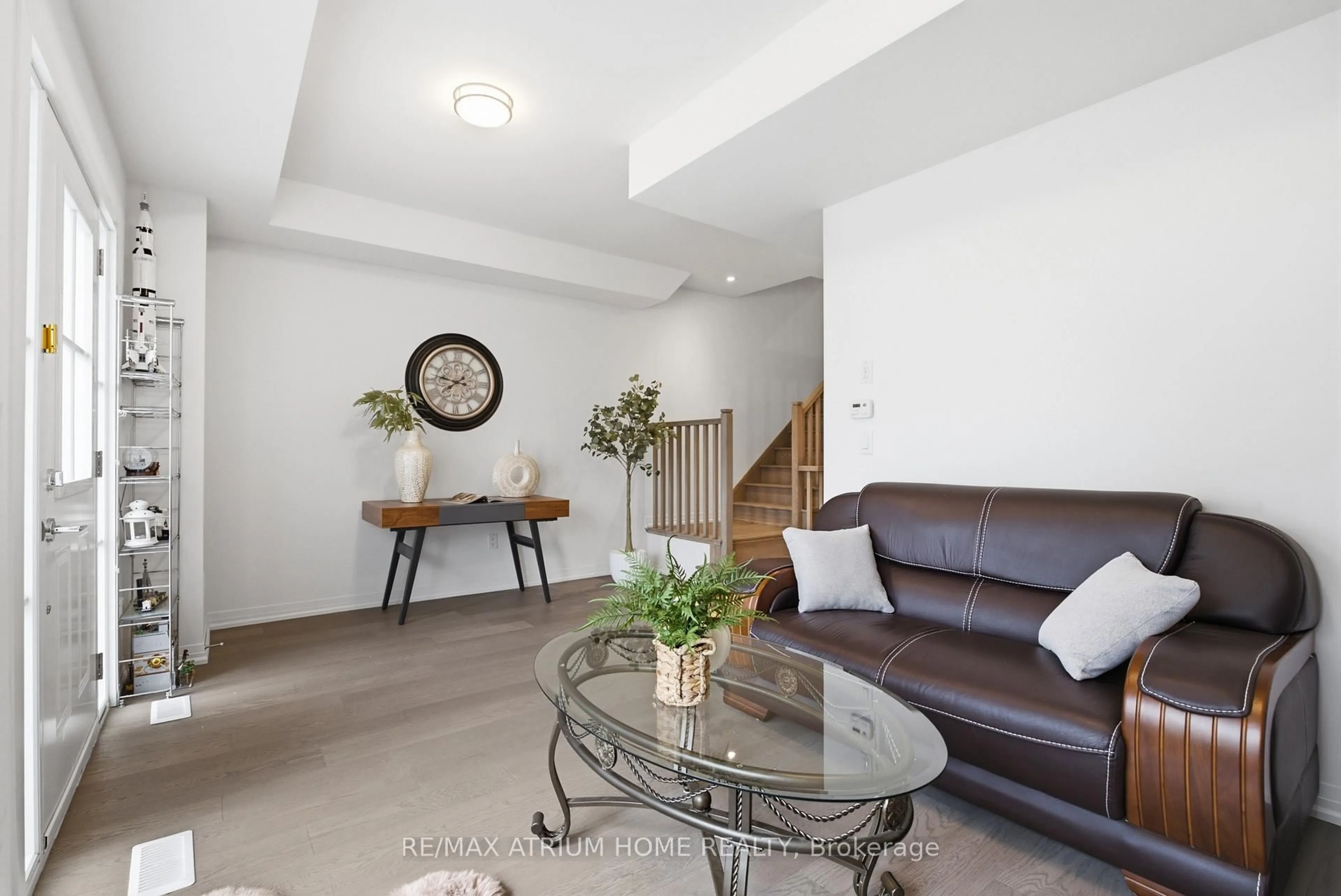 Living room with furniture, unknown for 9100 Woodbine Ave, Markham Ontario L3R 0J7