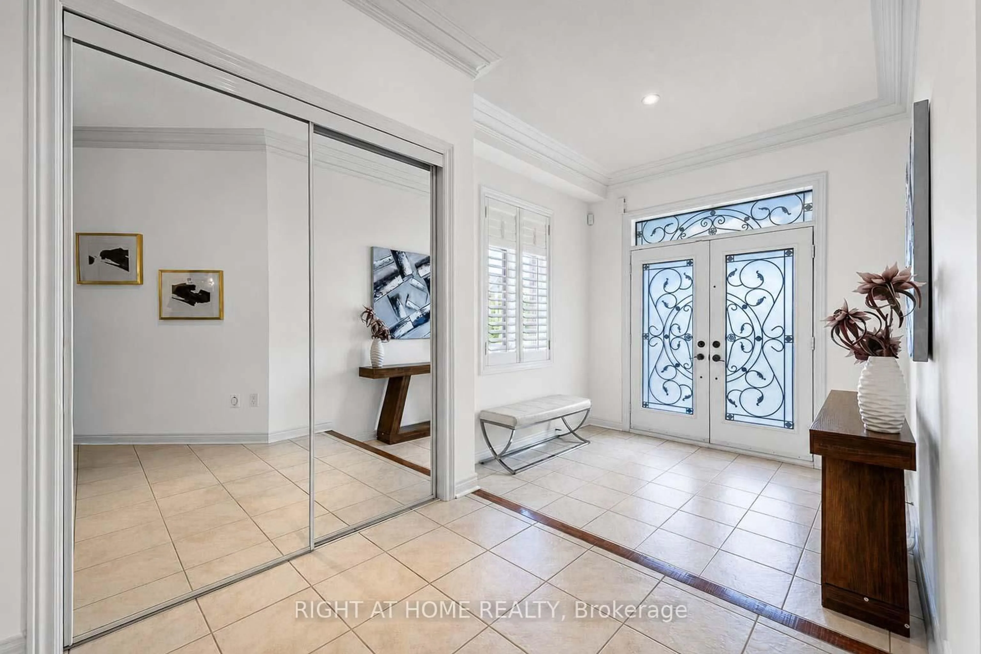 Indoor entryway for 26 Ravel Dr, Vaughan Ontario L4J 8Z2
